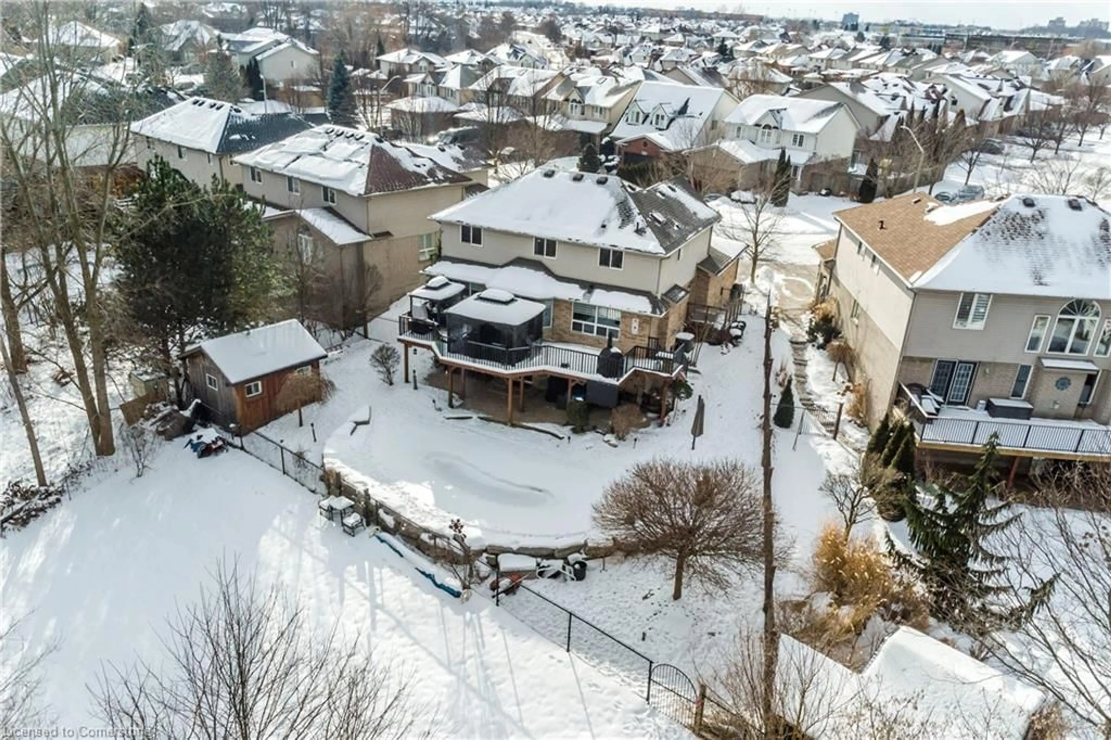 A pic from outside/outdoor area/front of a property/back of a property/a pic from drone, street for 123 Green Bank Dr, Cambridge Ontario N1T 2B5