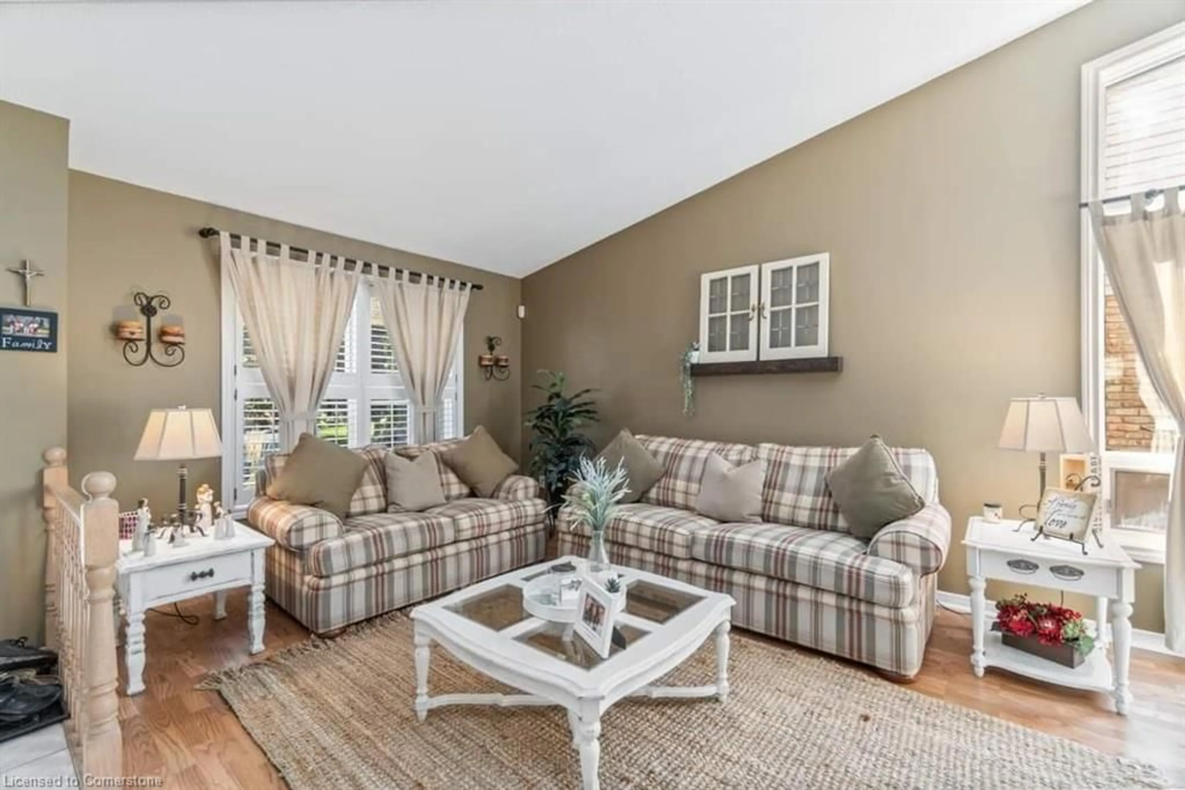 Living room with furniture, unknown for 5991 Andrea Dr, Niagara Falls Ontario L2H 2Z9