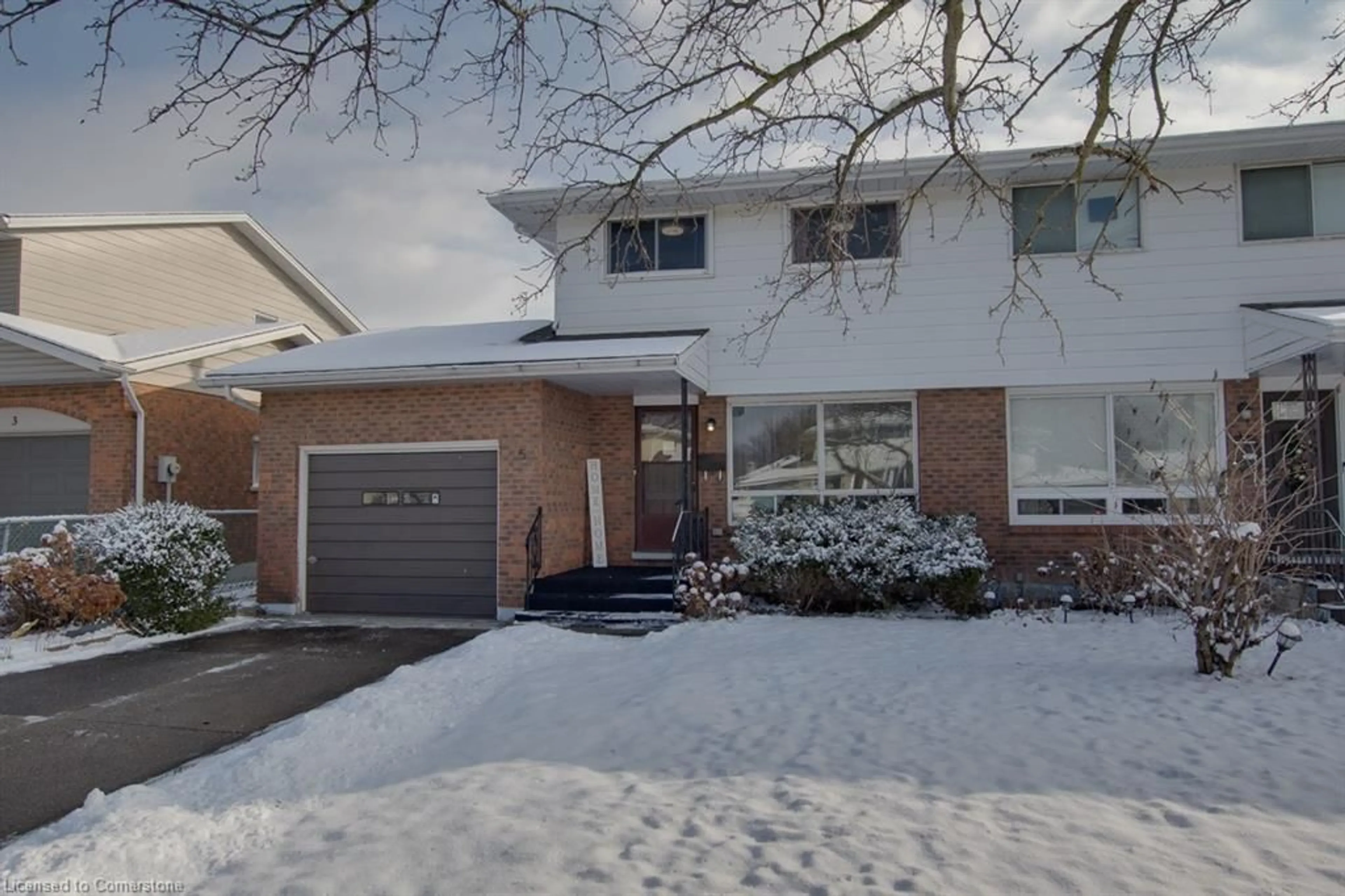 Home with brick exterior material, street for 5 Westfield Dr, St. Catharines Ontario L2N 5Z5