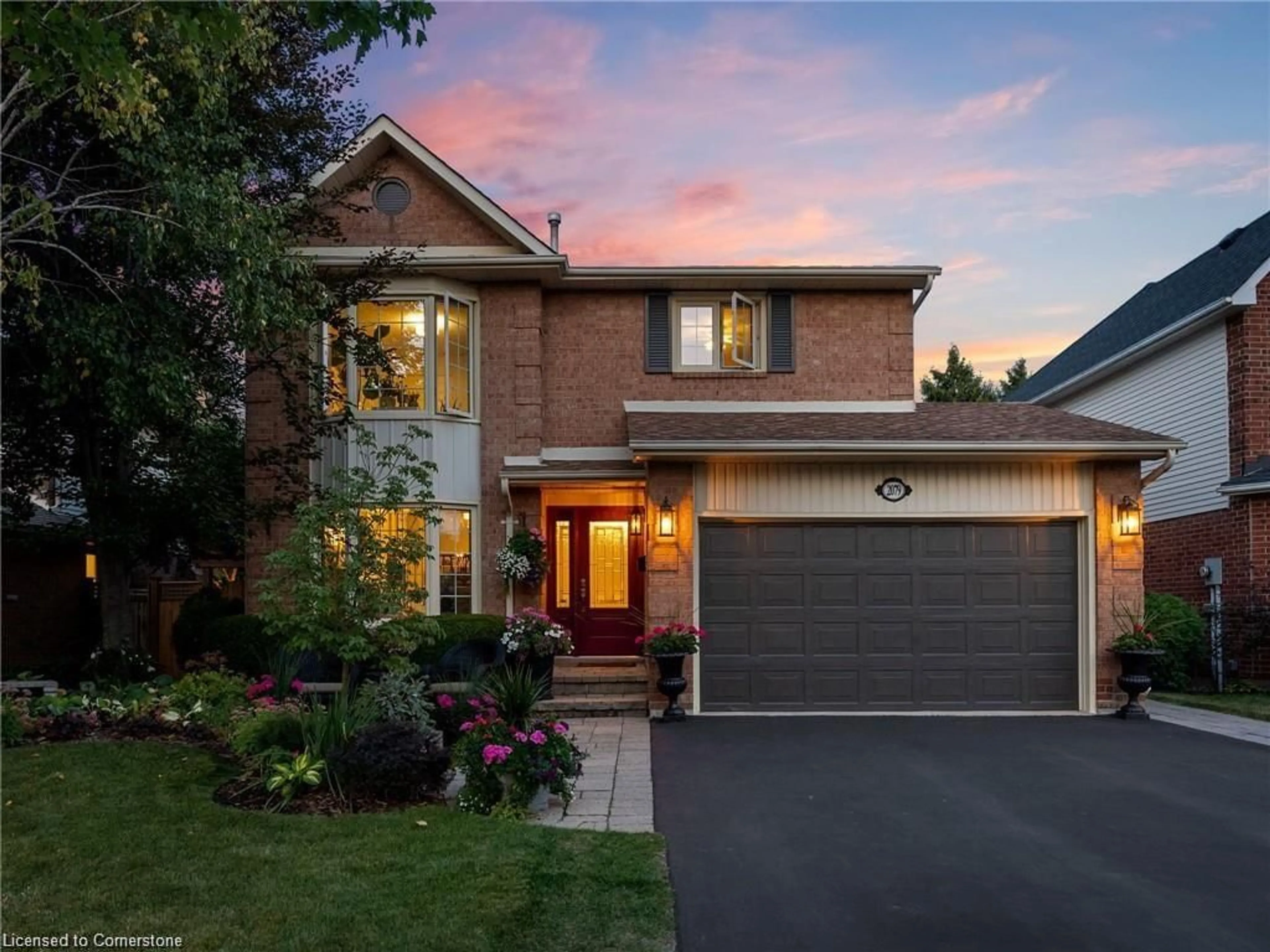 Home with brick exterior material, street for 2079 Hunters Wood Dr, Burlington Ontario L7M 2T1