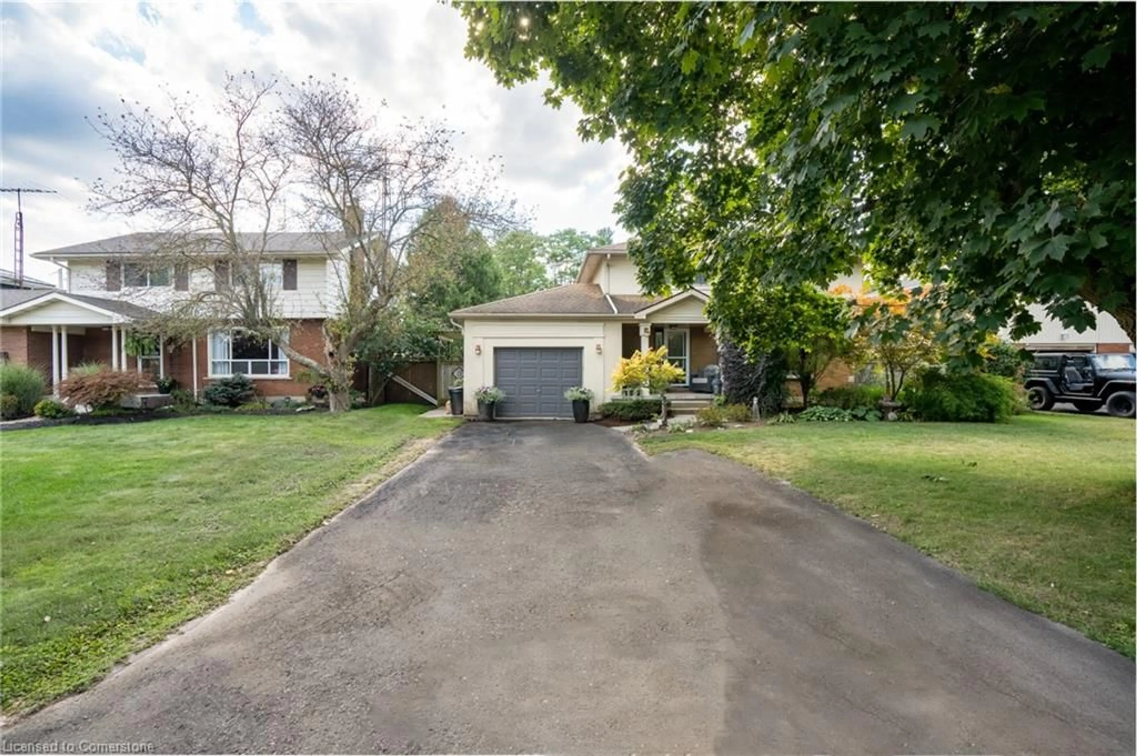 A pic from outside/outdoor area/front of a property/back of a property/a pic from drone, street for 19 Claremount Cir, Welland Ontario L3C 2P4