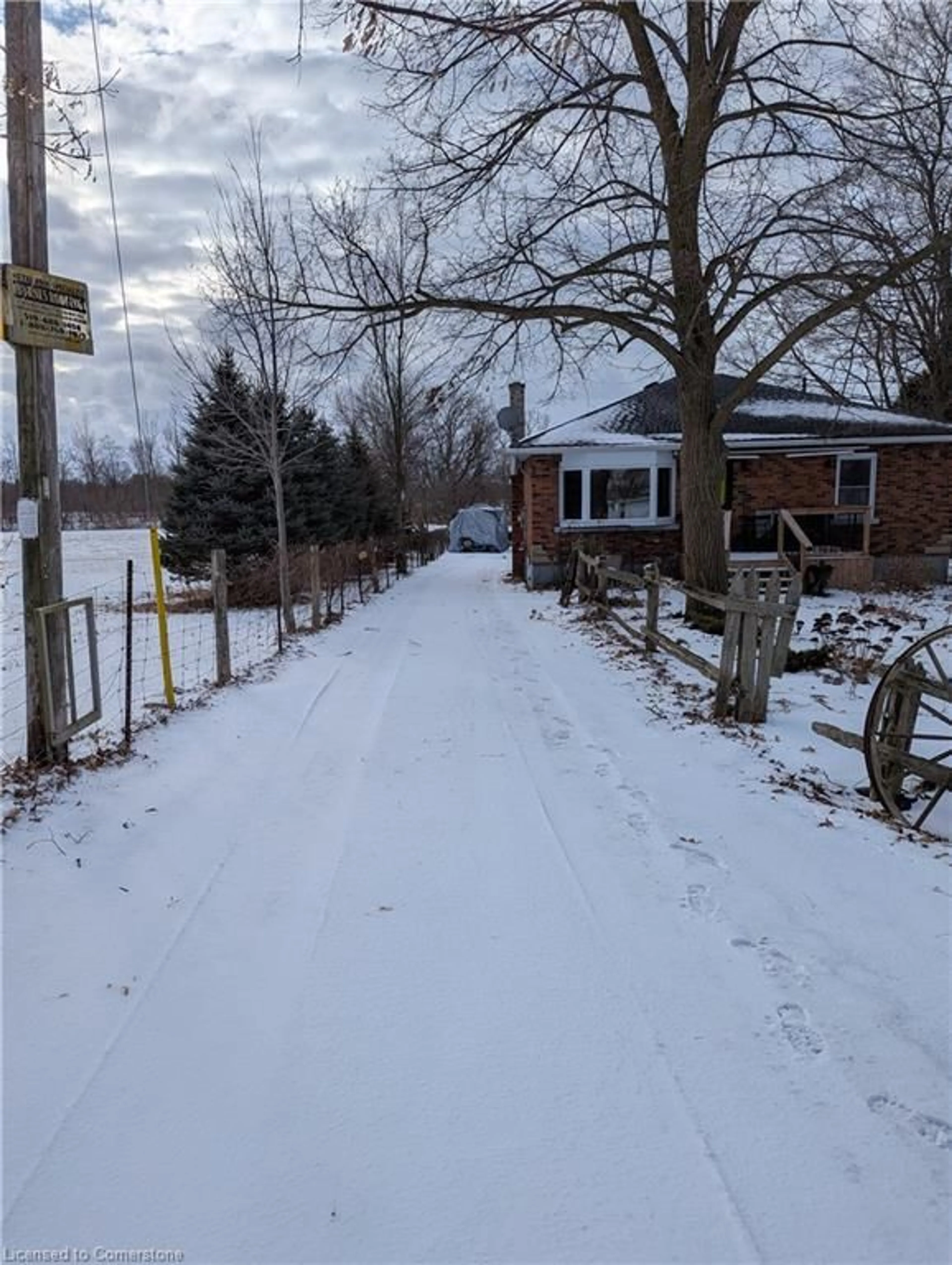 A pic from outside/outdoor area/front of a property/back of a property/a pic from drone, street for 164528 Kellett Rd, Tillsonburg Ontario N4G 4G8