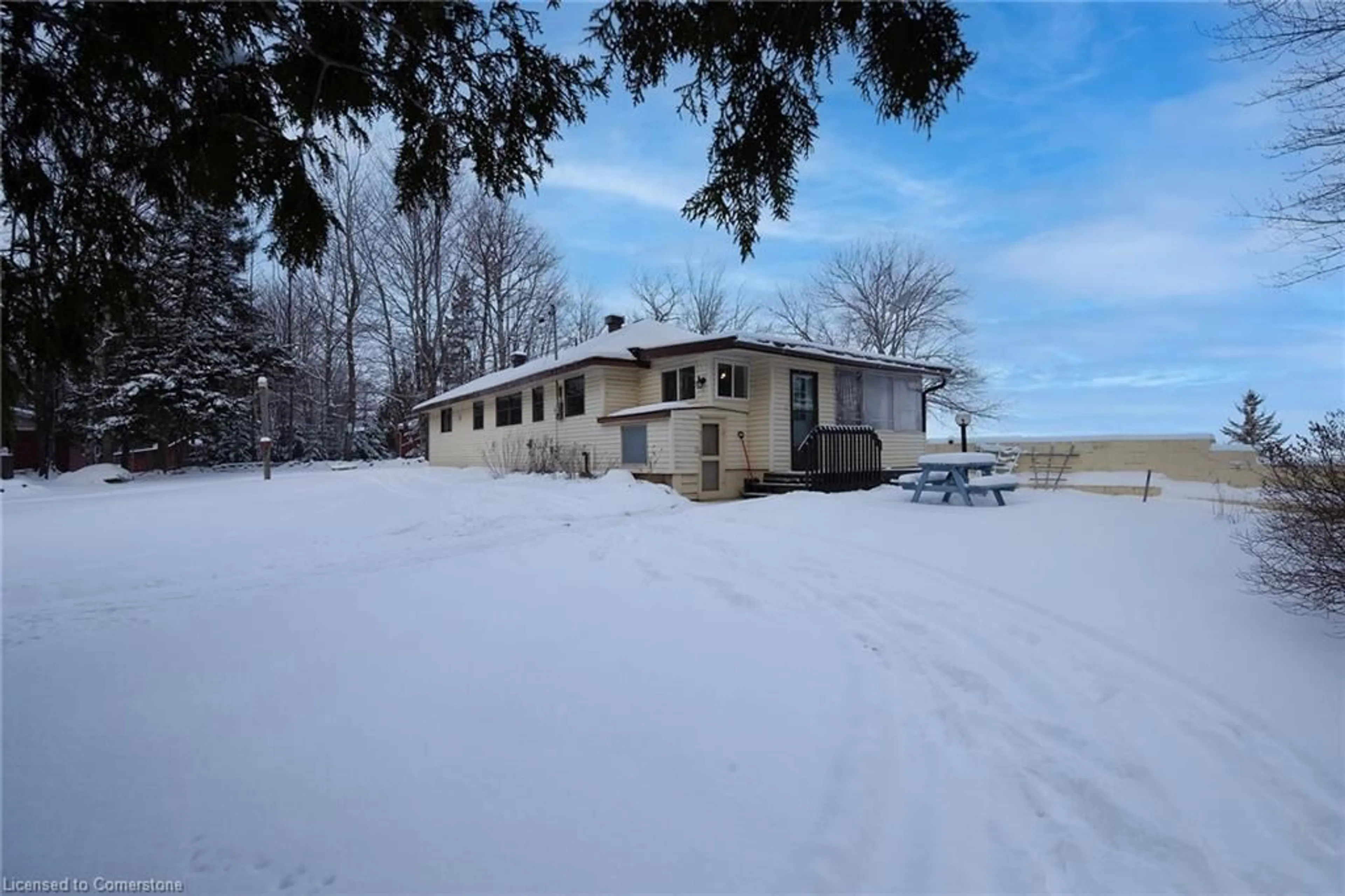 A pic from outside/outdoor area/front of a property/back of a property/a pic from drone, building for 182 Pine Dr, Callander Ontario P0H 1H0