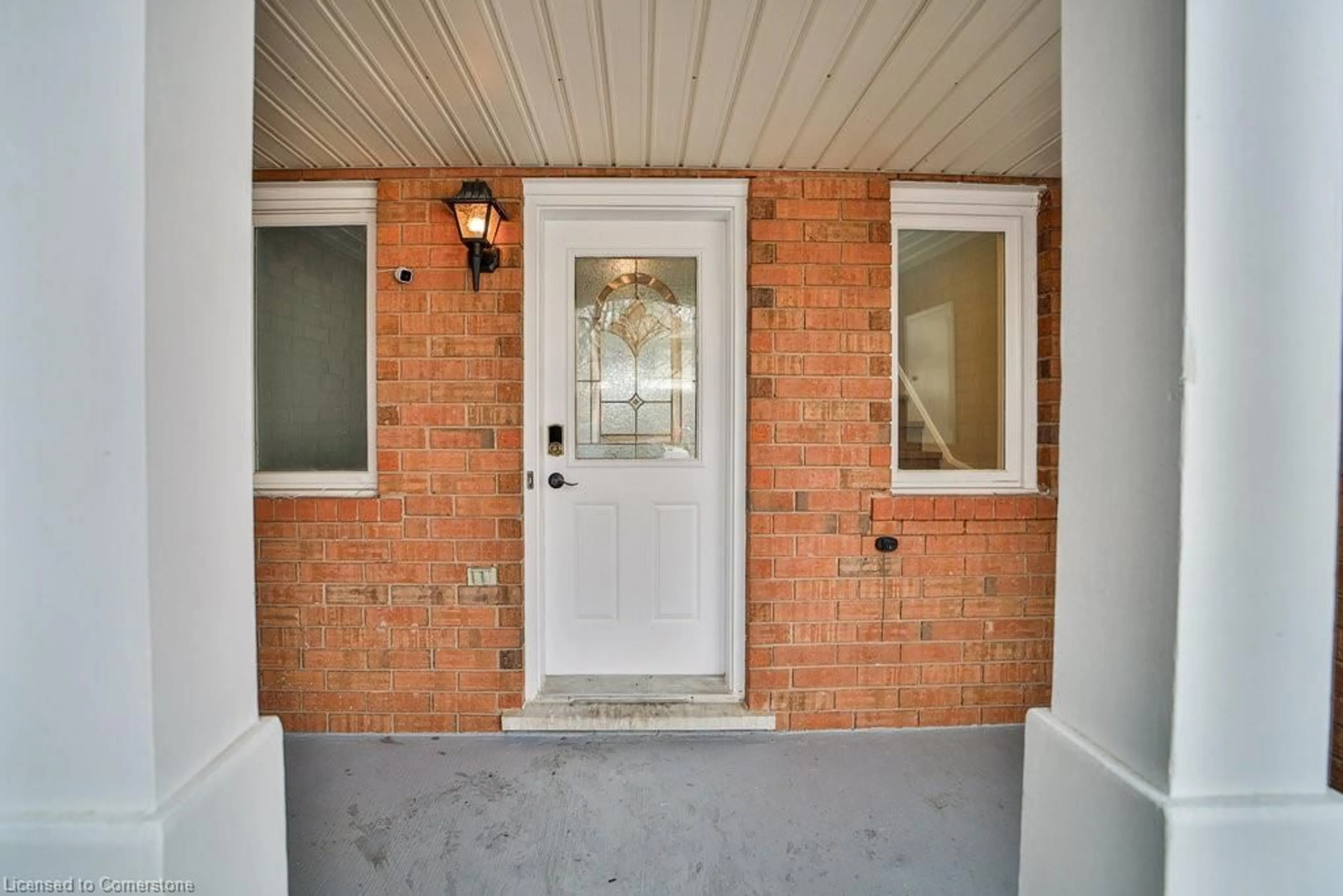 Indoor entryway for 2204 Shadetree Ave, Burlington Ontario L7L 6L2