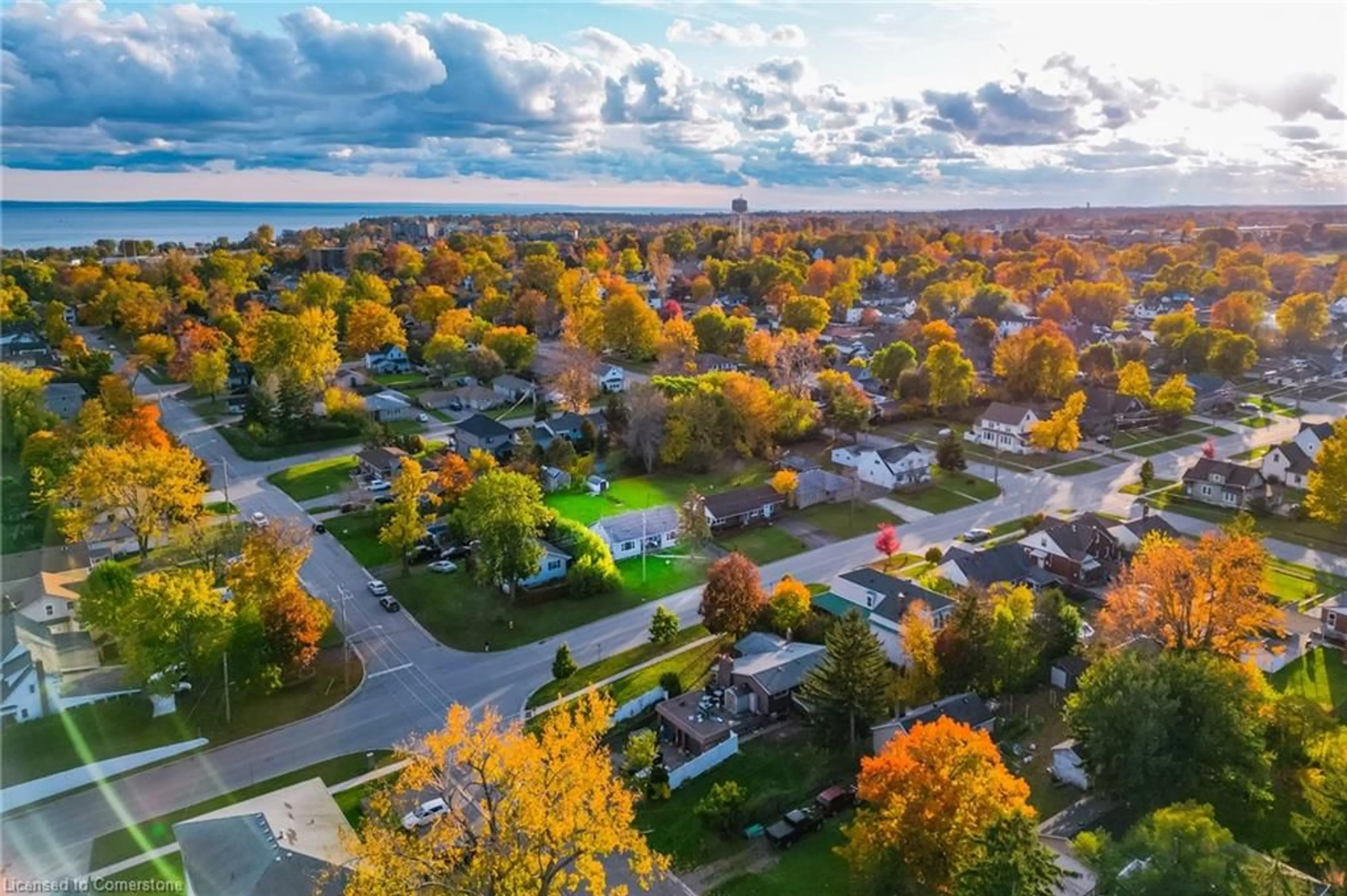 A pic from outside/outdoor area/front of a property/back of a property/a pic from drone, street for 37 Catherine St, Fort Erie Ontario L2A 2G8