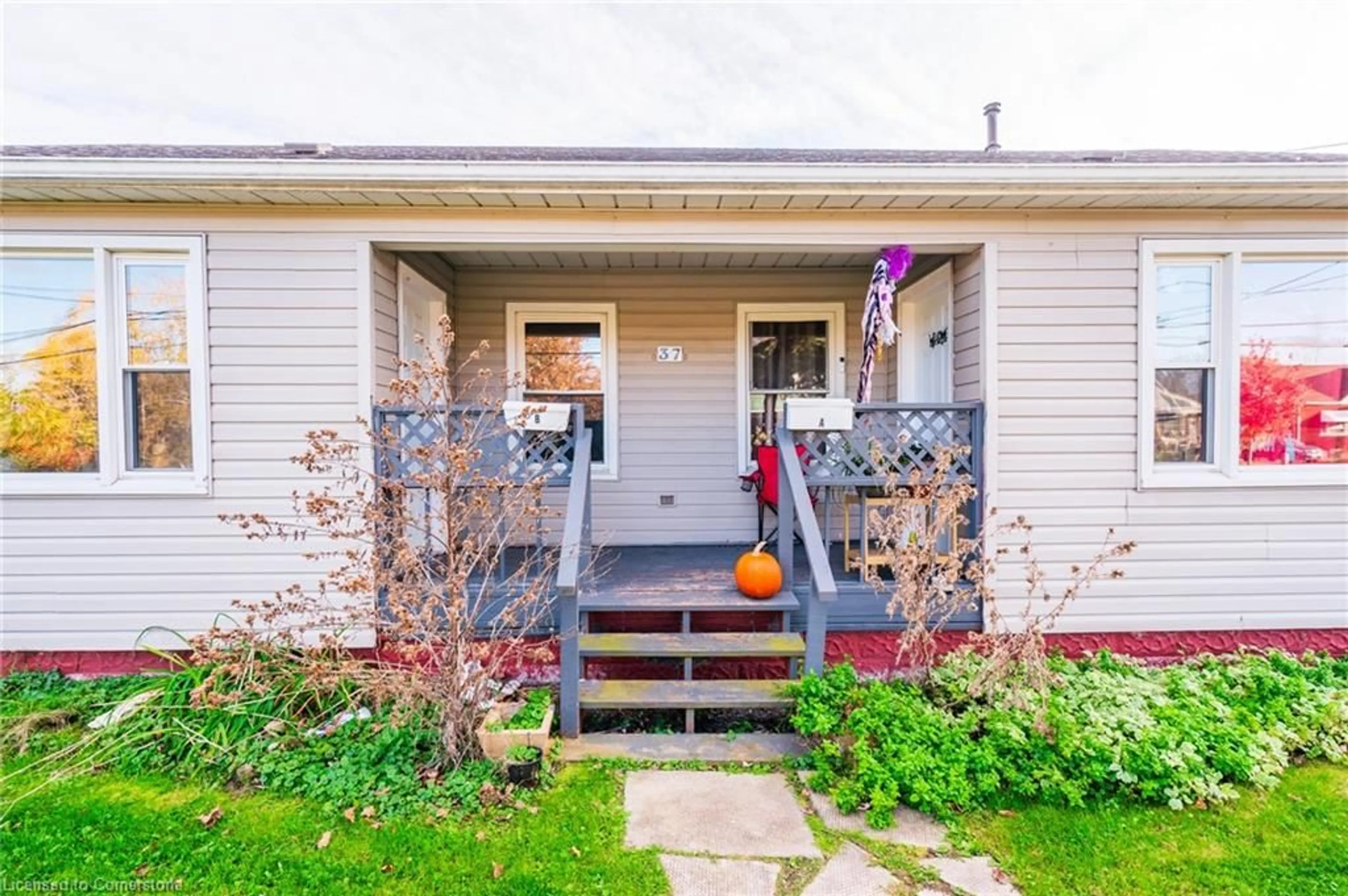 Patio, street for 37 Catherine St, Fort Erie Ontario L2A 2G8