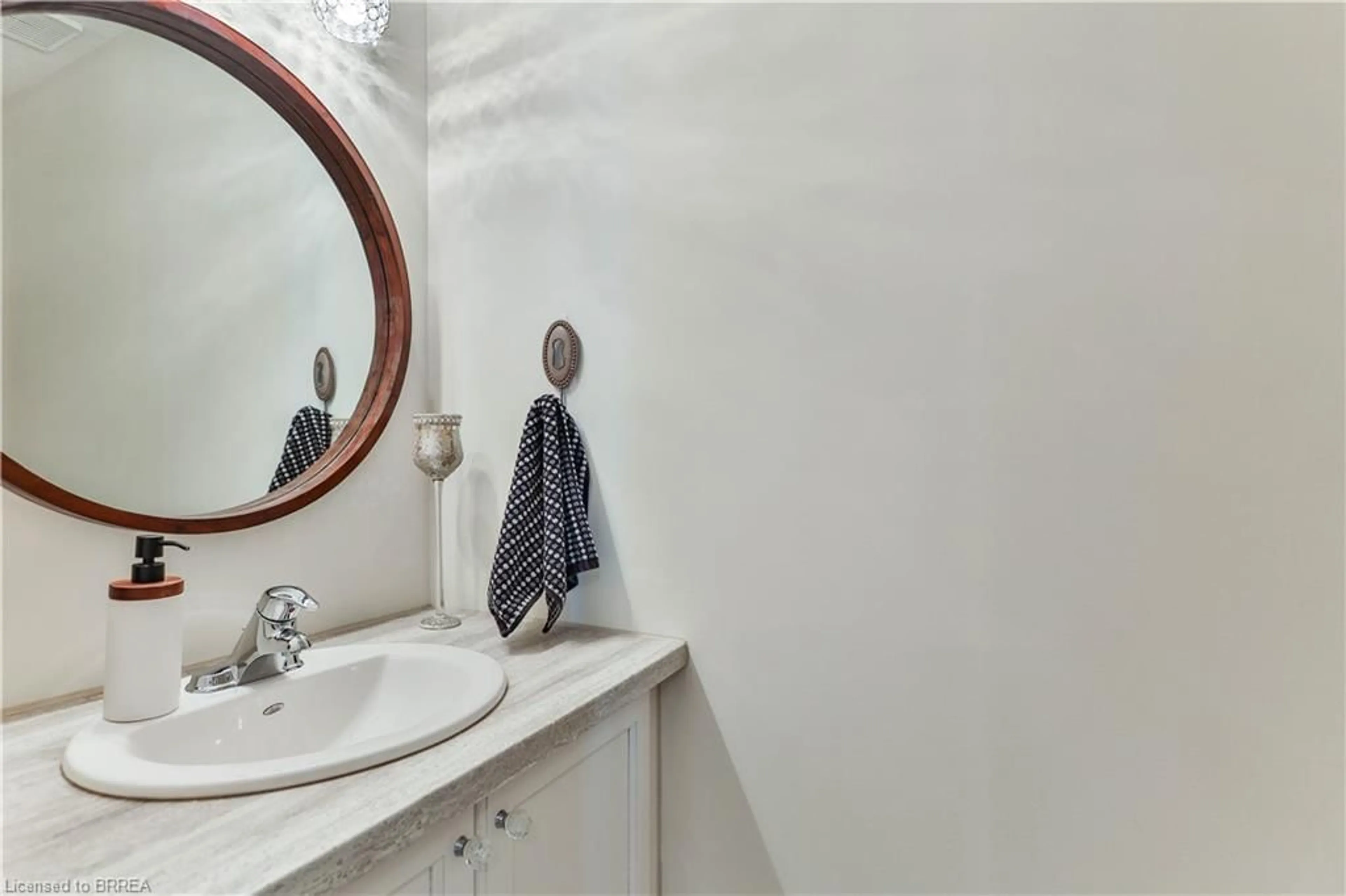 Standard bathroom, unknown for 128 Hollyridge St, Kitchener Ontario N2N 3L9