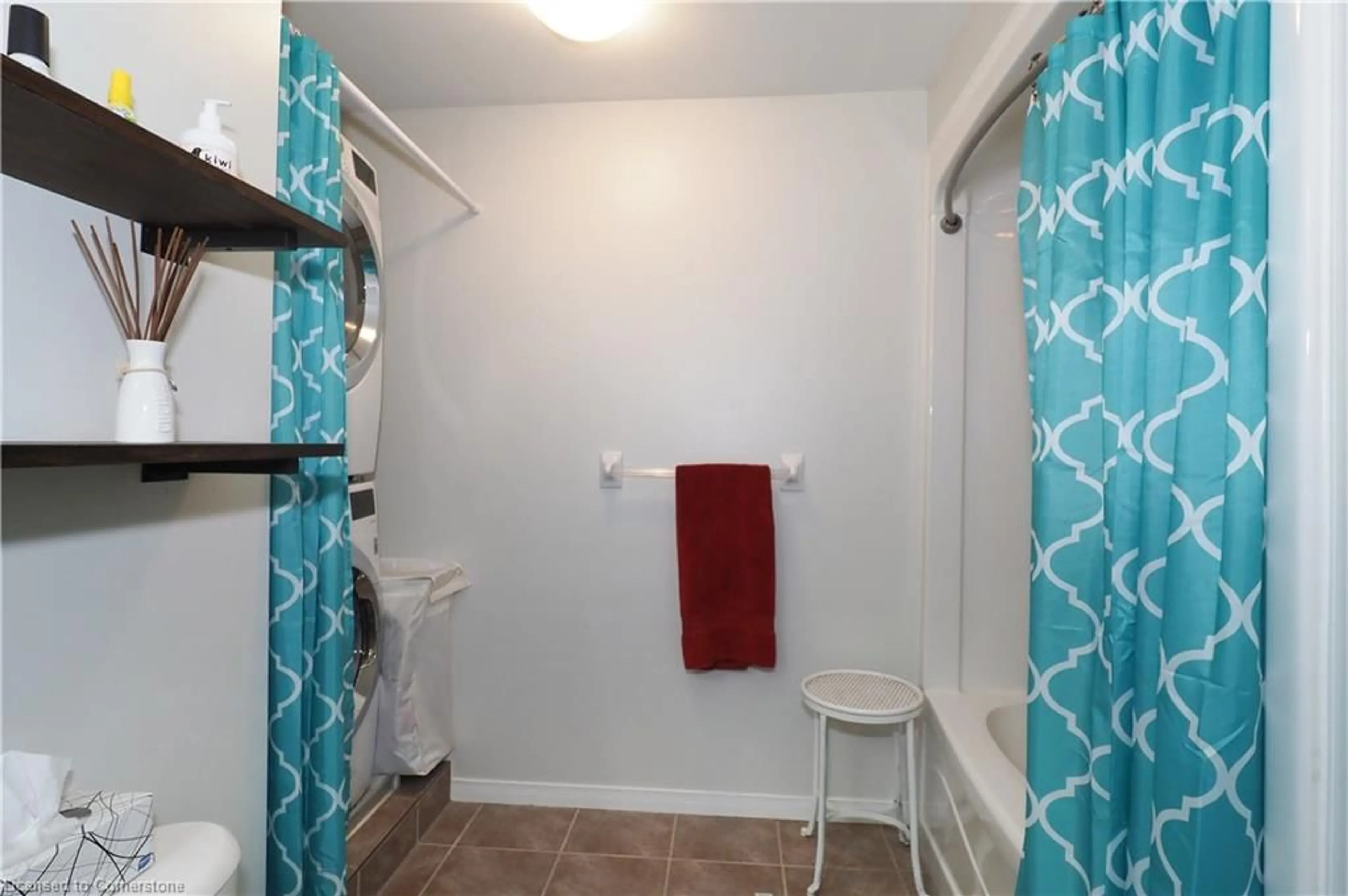 Standard bathroom, unknown for 950 Highland Rd #15, Kitchener Ontario N2N 0A5