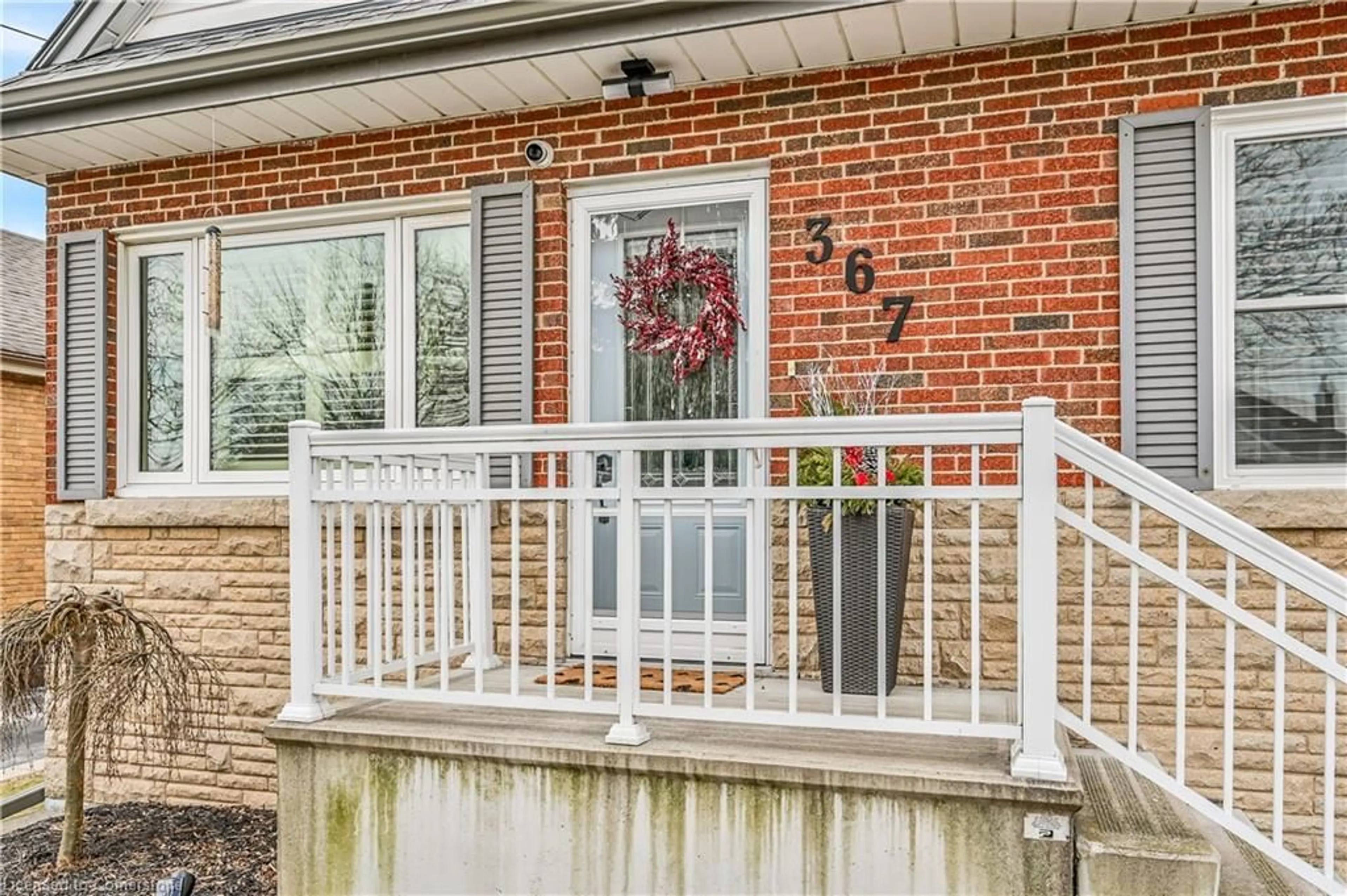 Home with brick exterior material, street for 367 East 28th St, Hamilton Ontario L8V 3J7