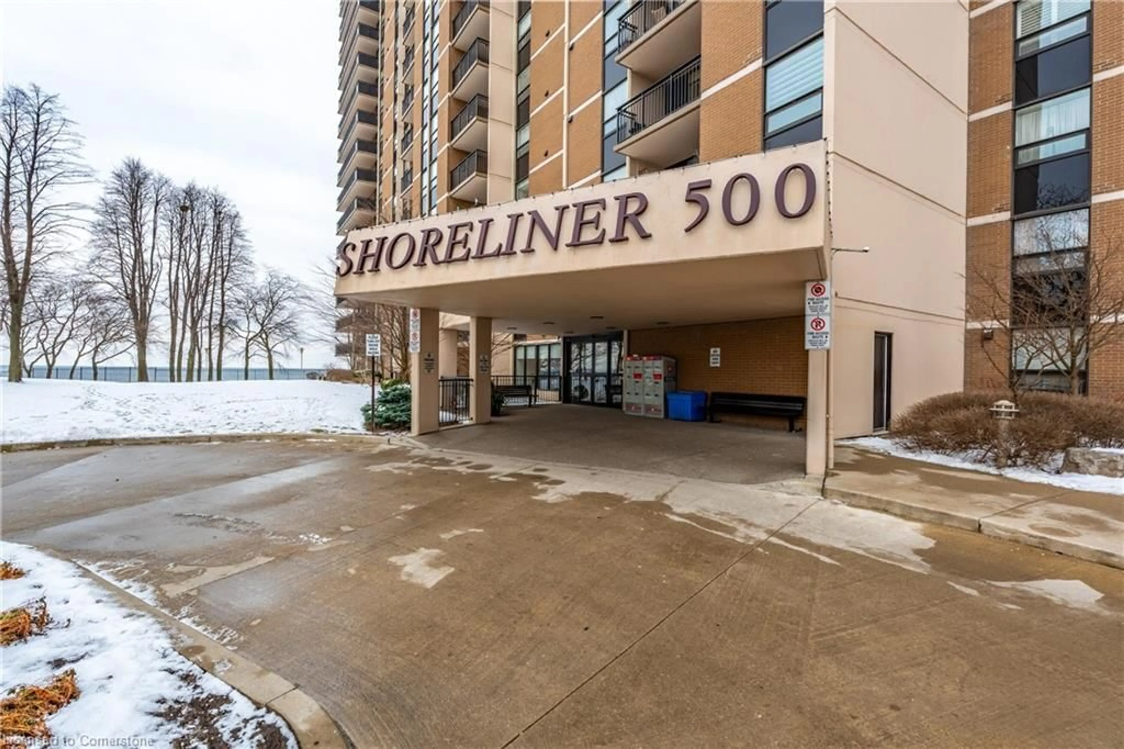 Indoor foyer for 500 Green Rd #1415, Stoney Creek Ontario L8E 3M6