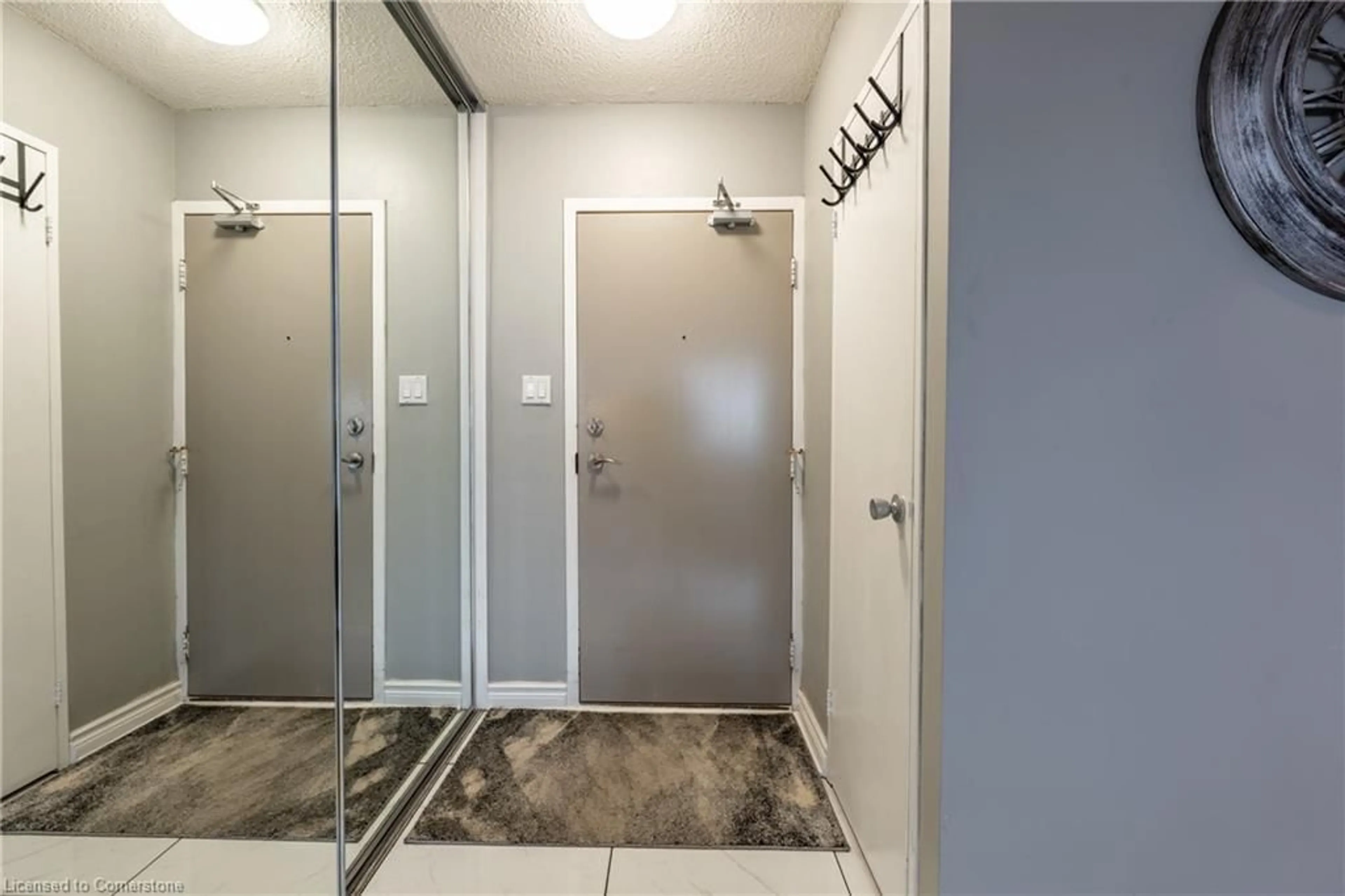 Indoor entryway for 500 Green Rd #1415, Stoney Creek Ontario L8E 3M6