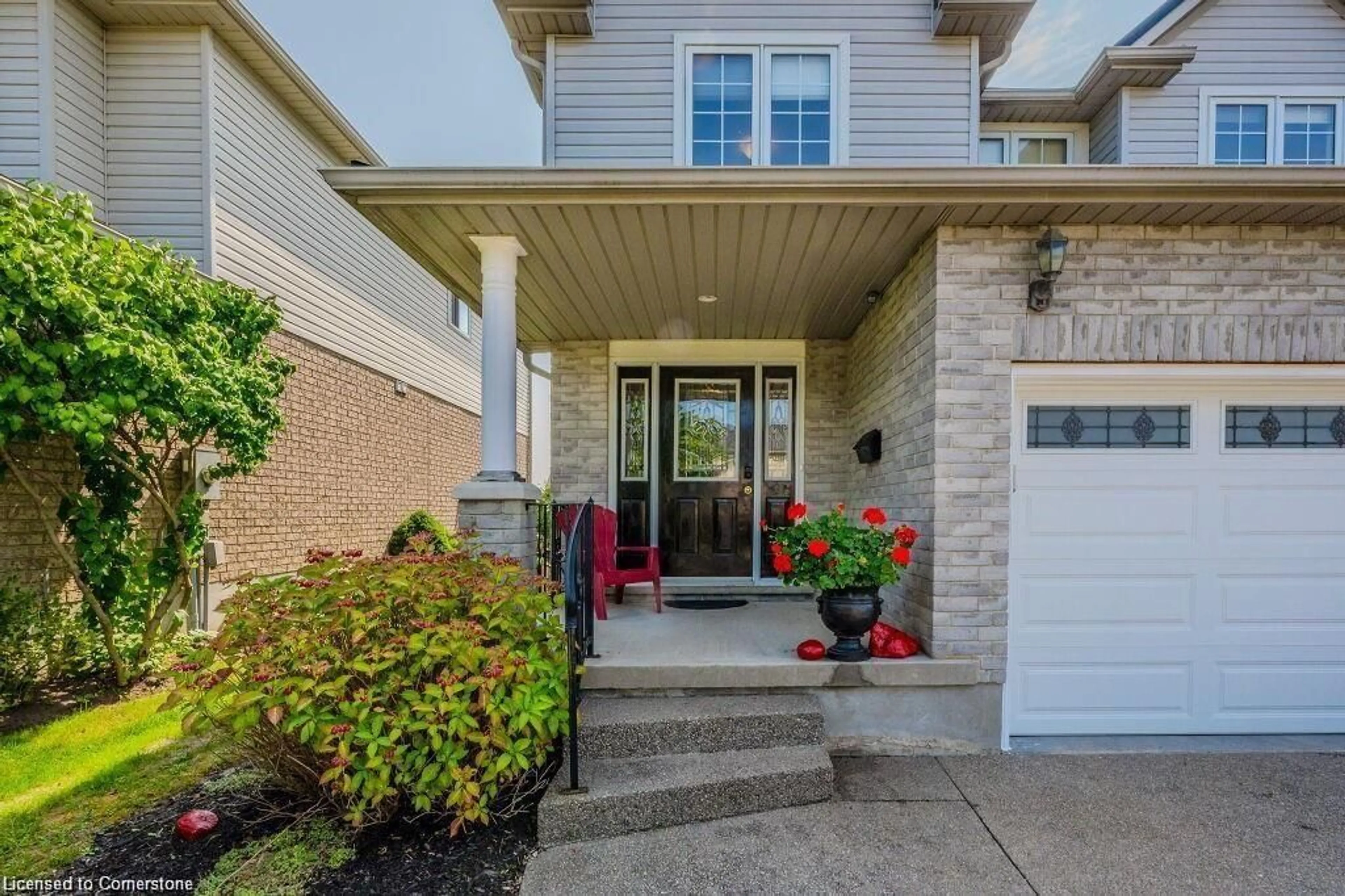 Indoor entryway for 134 Apple Ridge Dr, Kitchener Ontario N2P 2S7