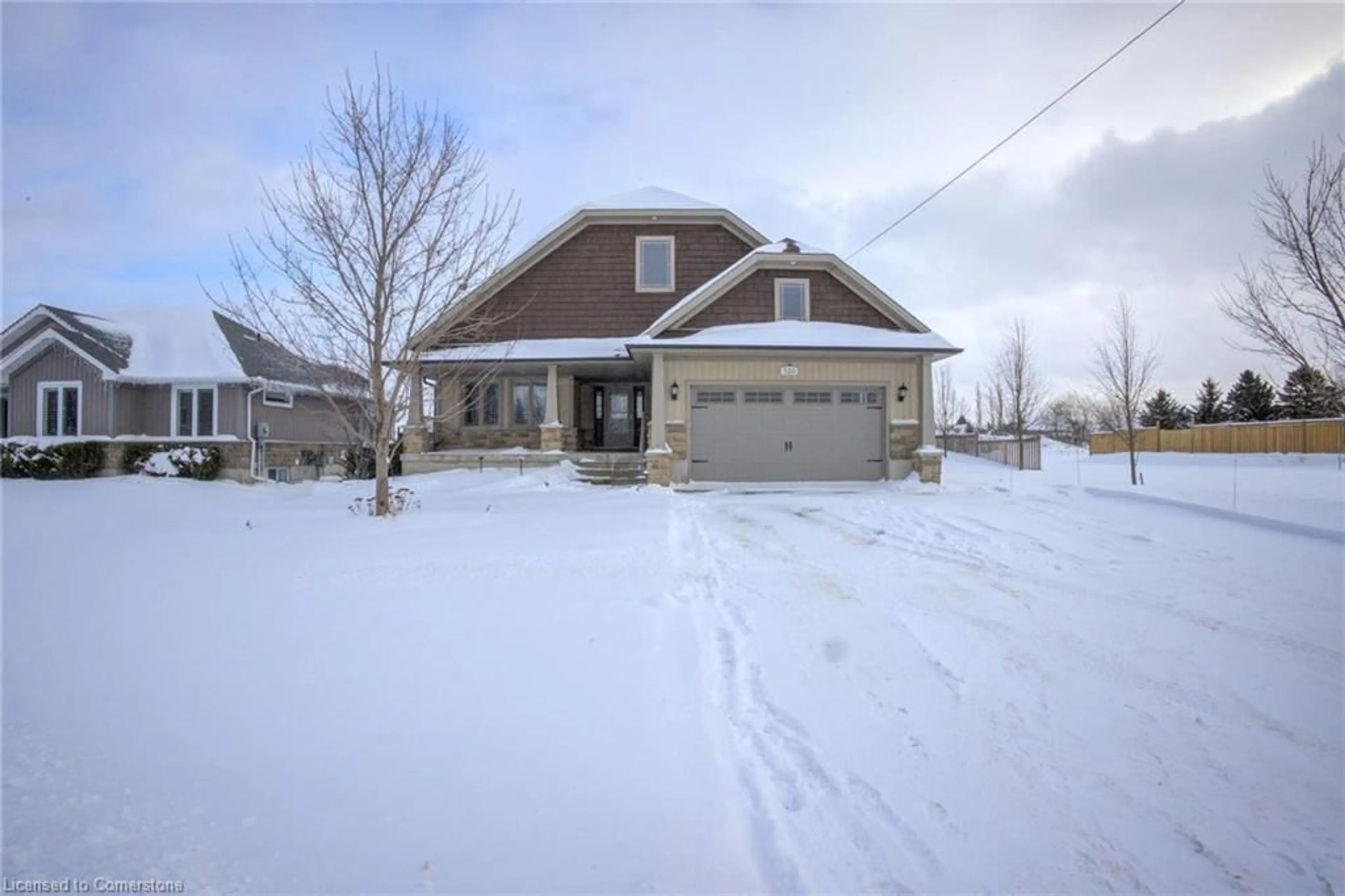 A pic from outside/outdoor area/front of a property/back of a property/a pic from drone, street for 520 Wellington St, Mount Forest Ontario N0G 2L2