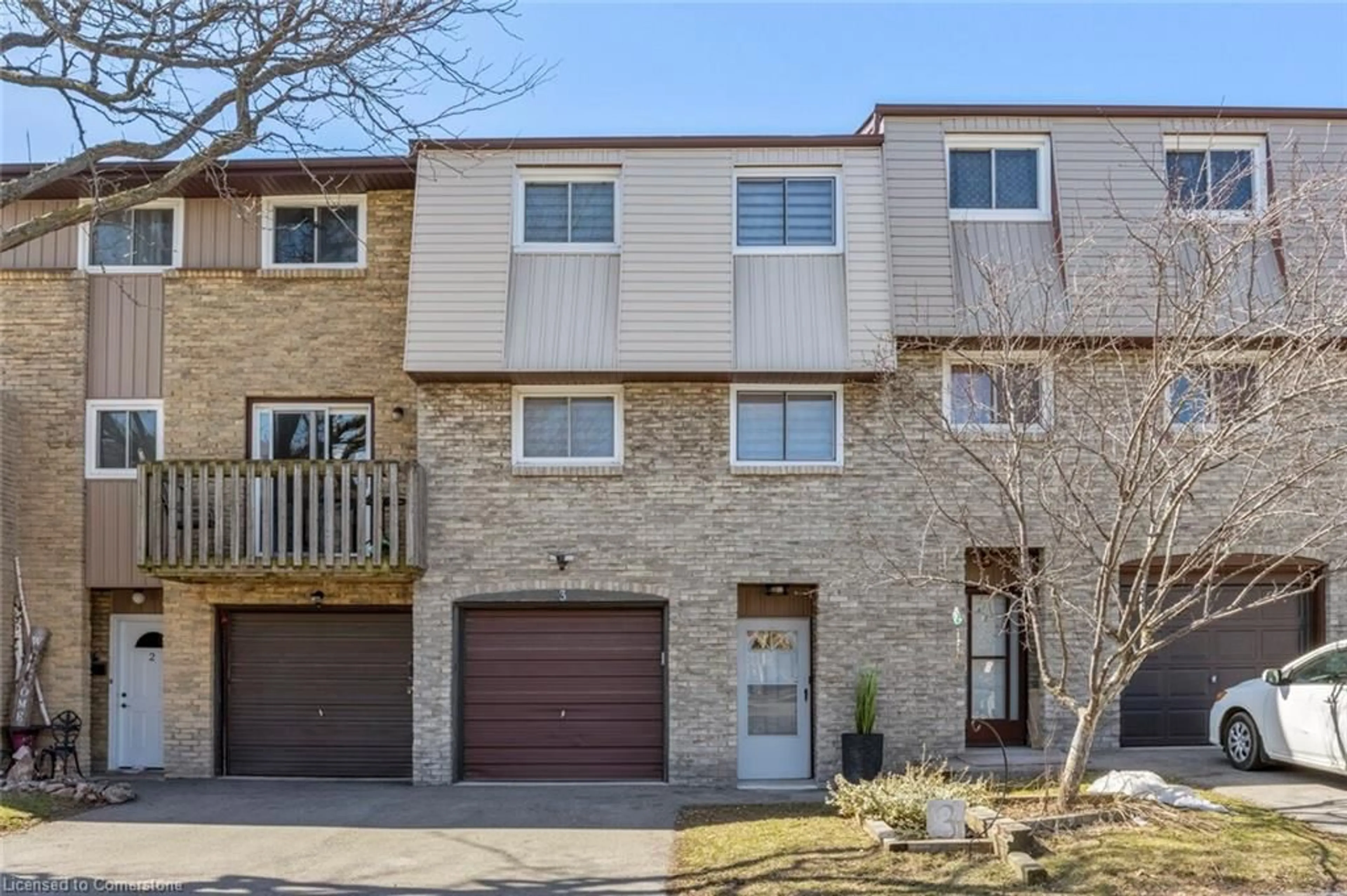 Home with brick exterior material, street for 985 Limeridge Rd #3, Hamilton Ontario L8W 1X9