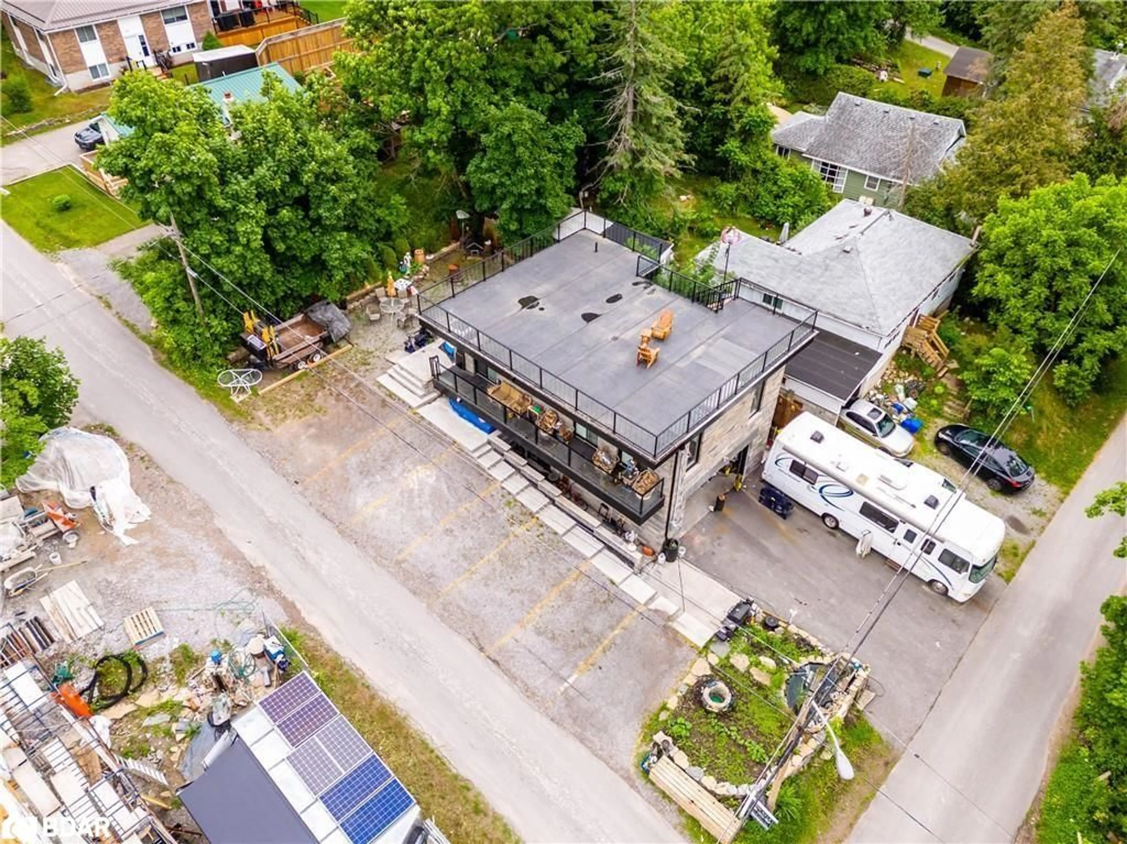 A pic from outside/outdoor area/front of a property/back of a property/a pic from drone, building for 31 Silver Birch St, Dunsford Ontario K0M 1L0