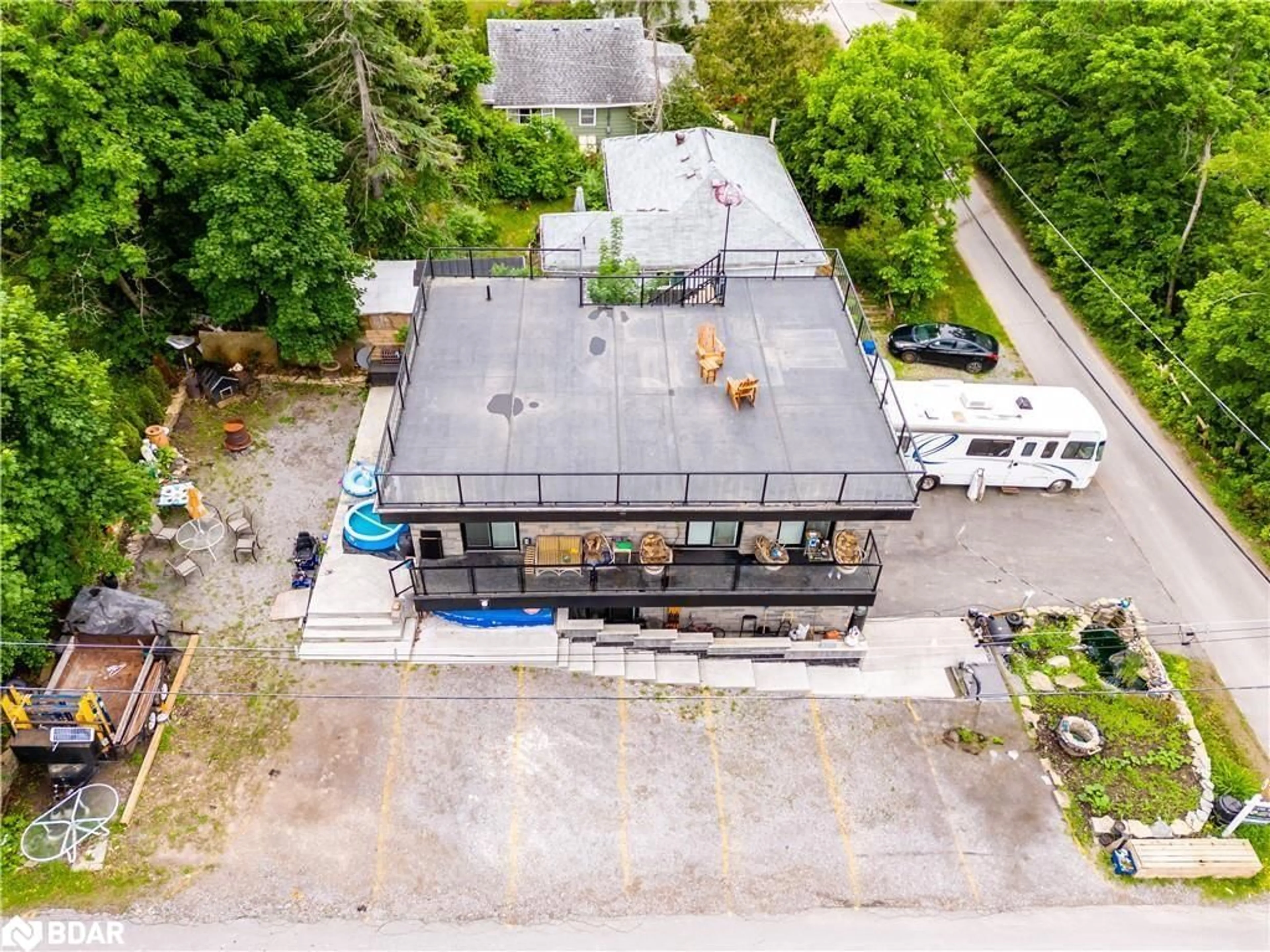 A pic from outside/outdoor area/front of a property/back of a property/a pic from drone, building for 31 Silver Birch St, Dunsford Ontario K0M 1L0