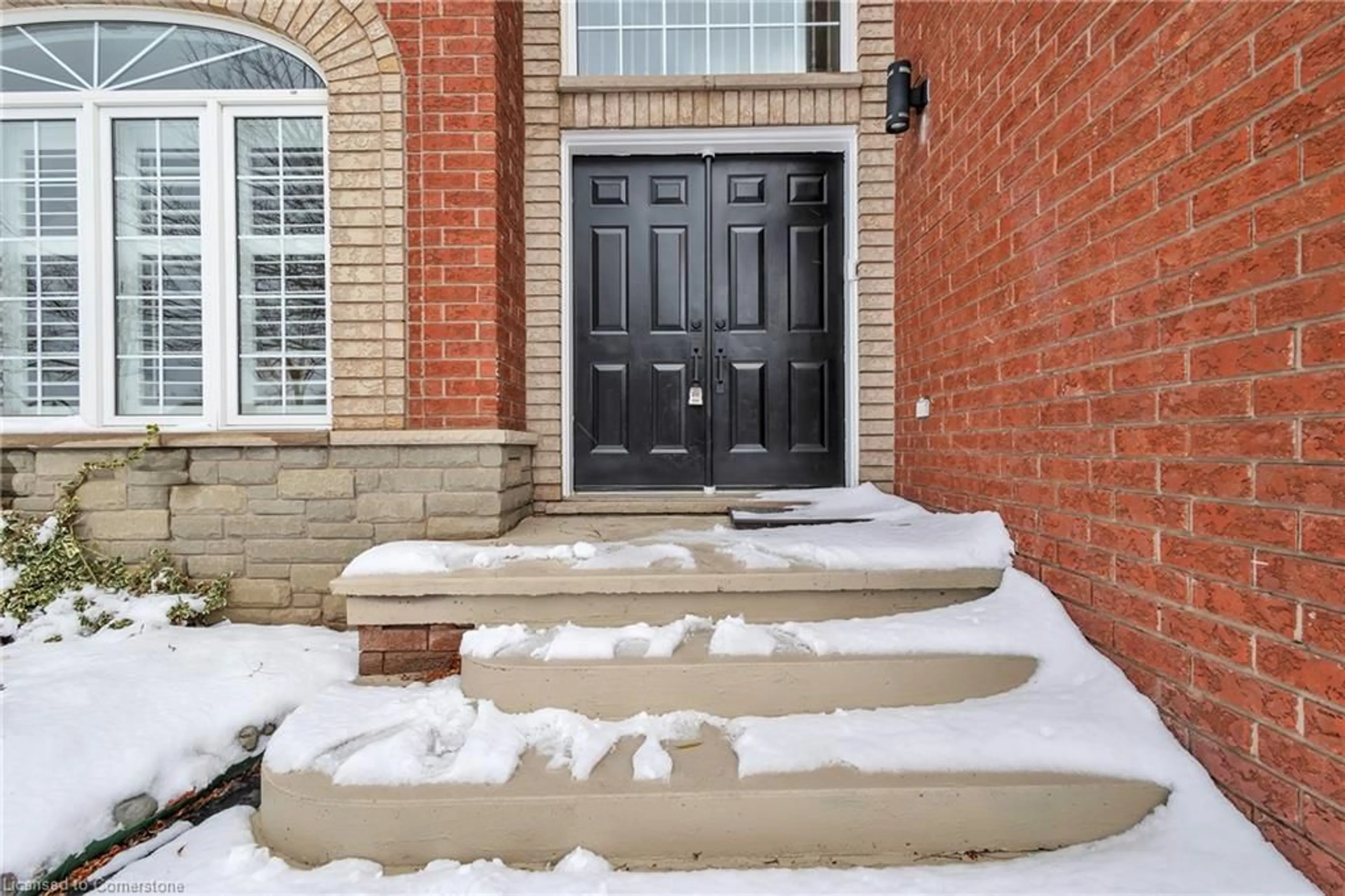 Indoor entryway for 162 Stonehenge Dr, Ancaster Ontario L9K 1M8