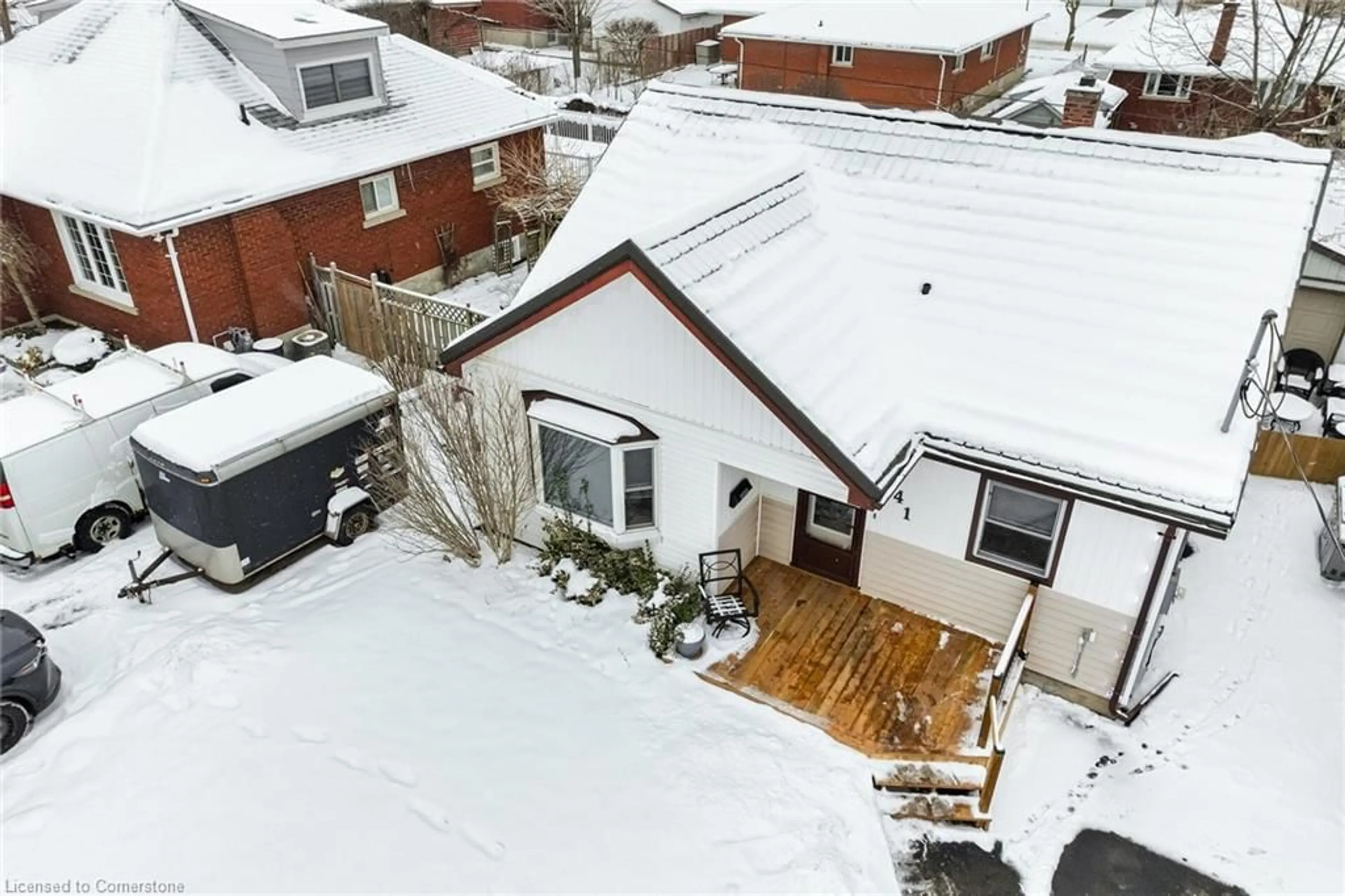 A pic from outside/outdoor area/front of a property/back of a property/a pic from drone, street for 141 Ninth Ave, Kitchener Ontario N2C 1S9