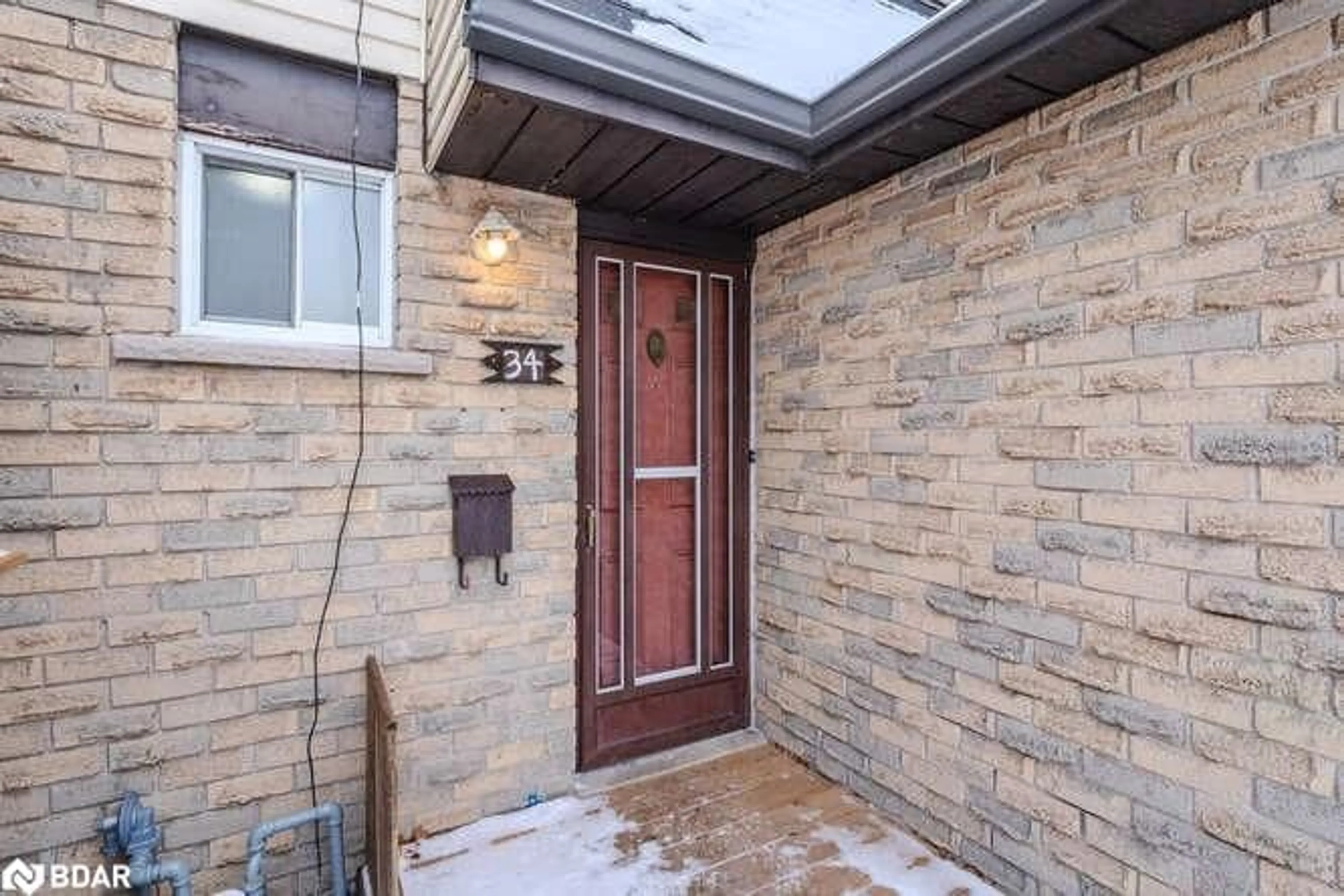 Indoor entryway for 34 Parkside Dr, Paris Ontario N3L 3S7