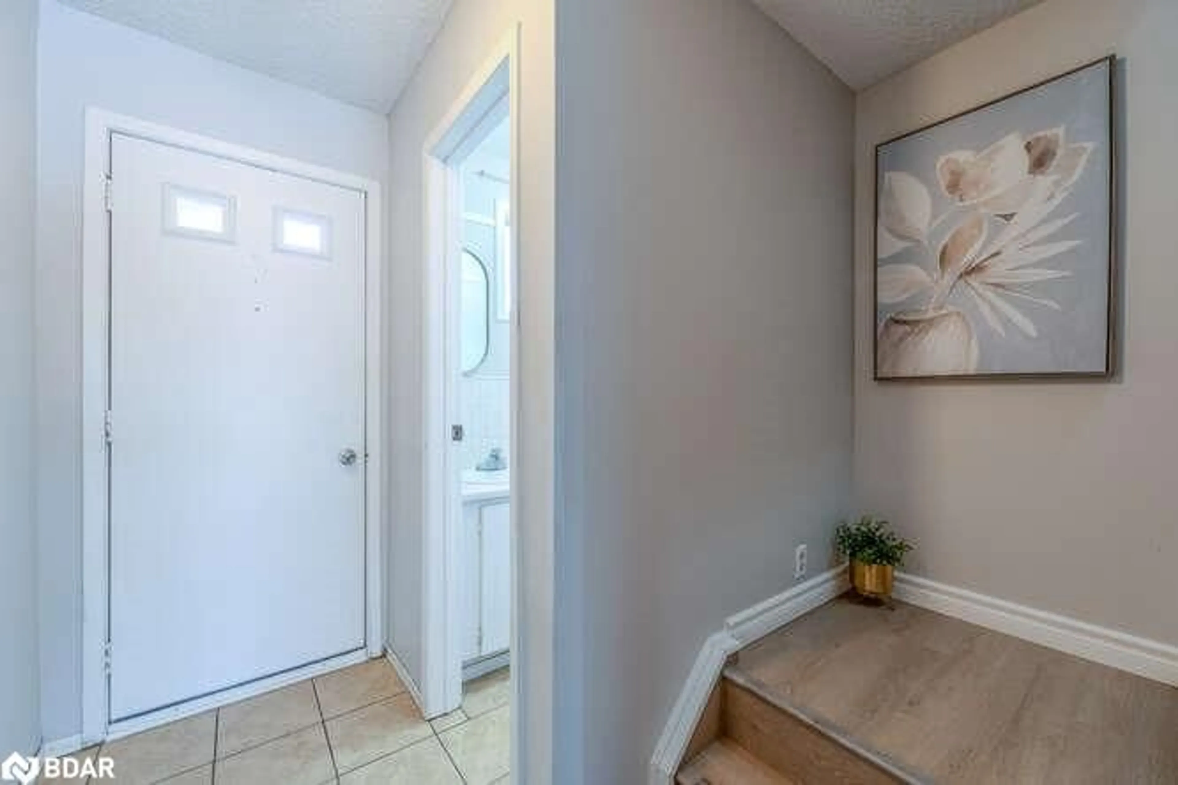 Indoor entryway for 34 Parkside Dr, Paris Ontario N3L 3S7