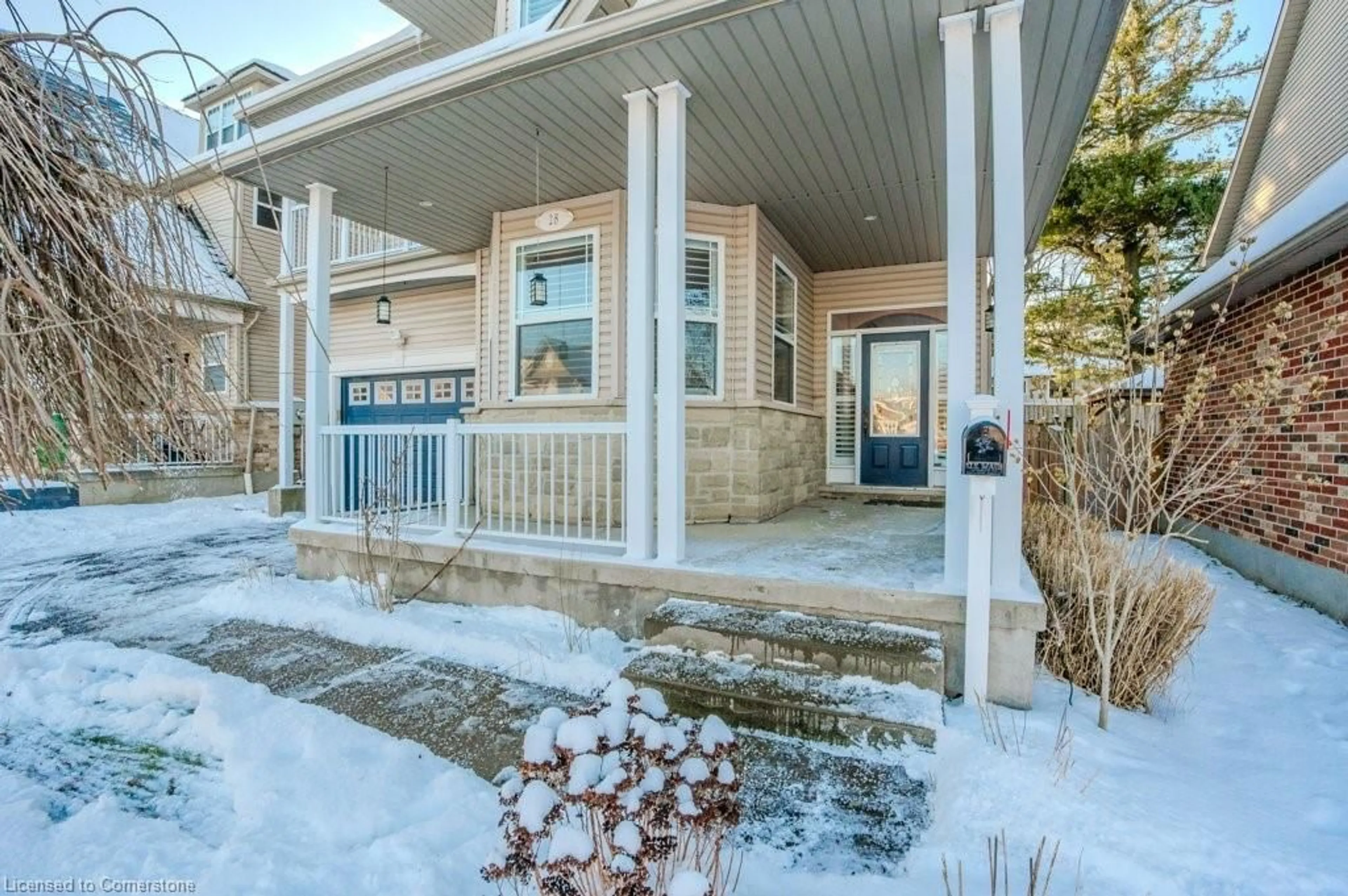 Indoor entryway for 28 Charleswood Crt, Cambridge Ontario N3C 4K9