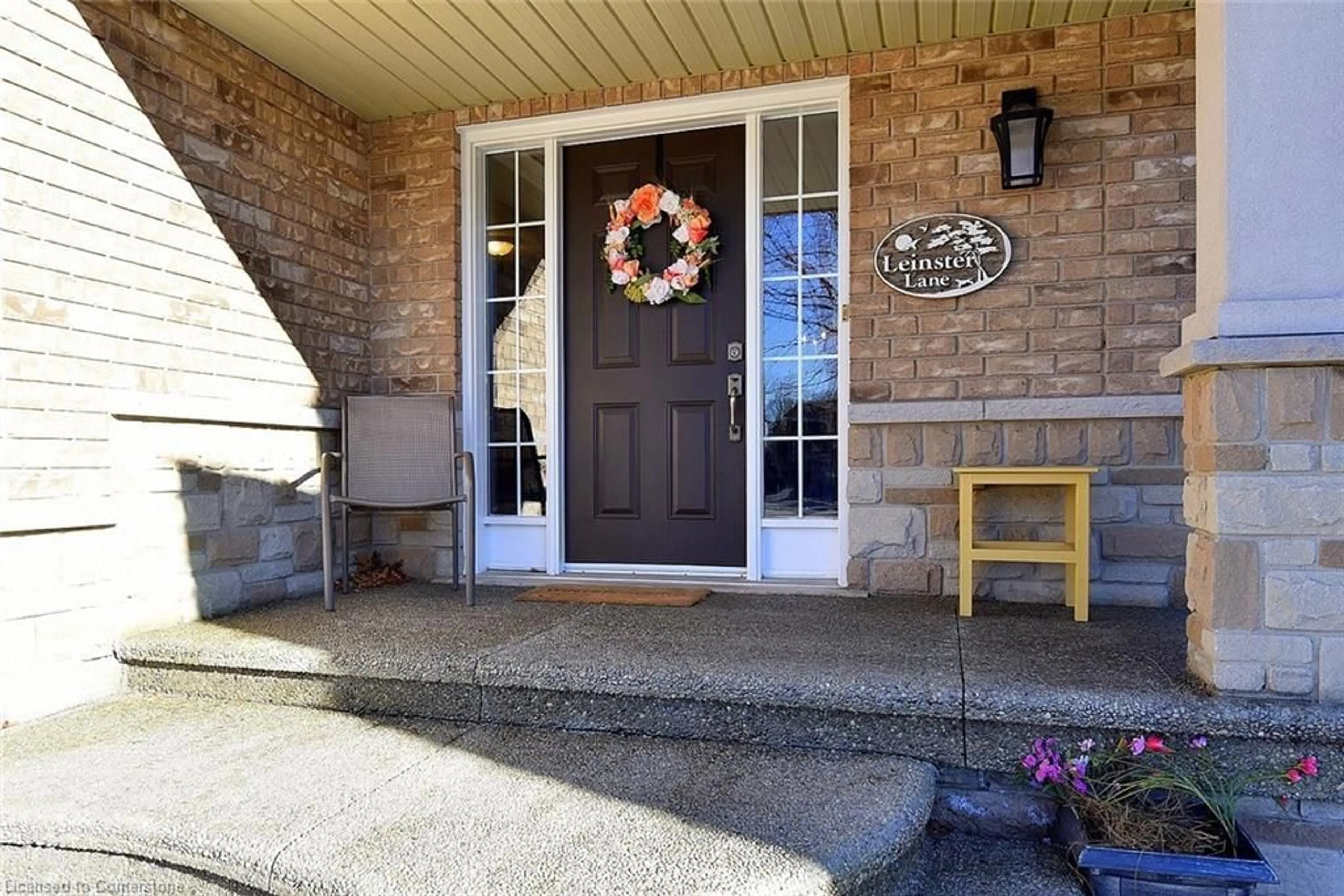 Indoor entryway for 59 Holimont Crt, Hamilton Ontario L9C 0B1