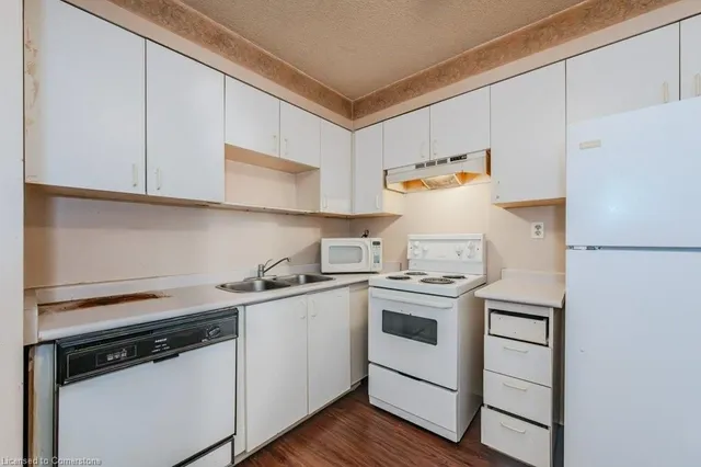Additional property image - 3227 King St Unit 1111