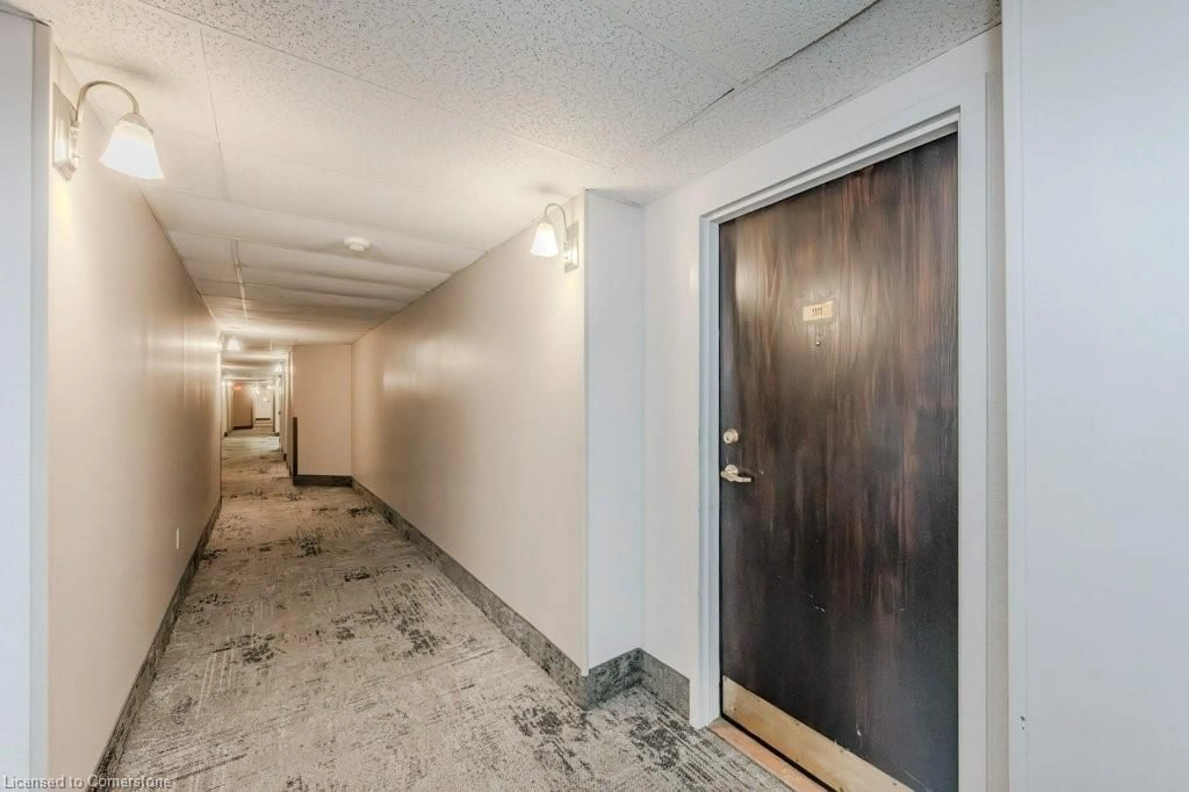 Indoor foyer for 3227 King St #1111, Kitchener Ontario N2A 3Z9