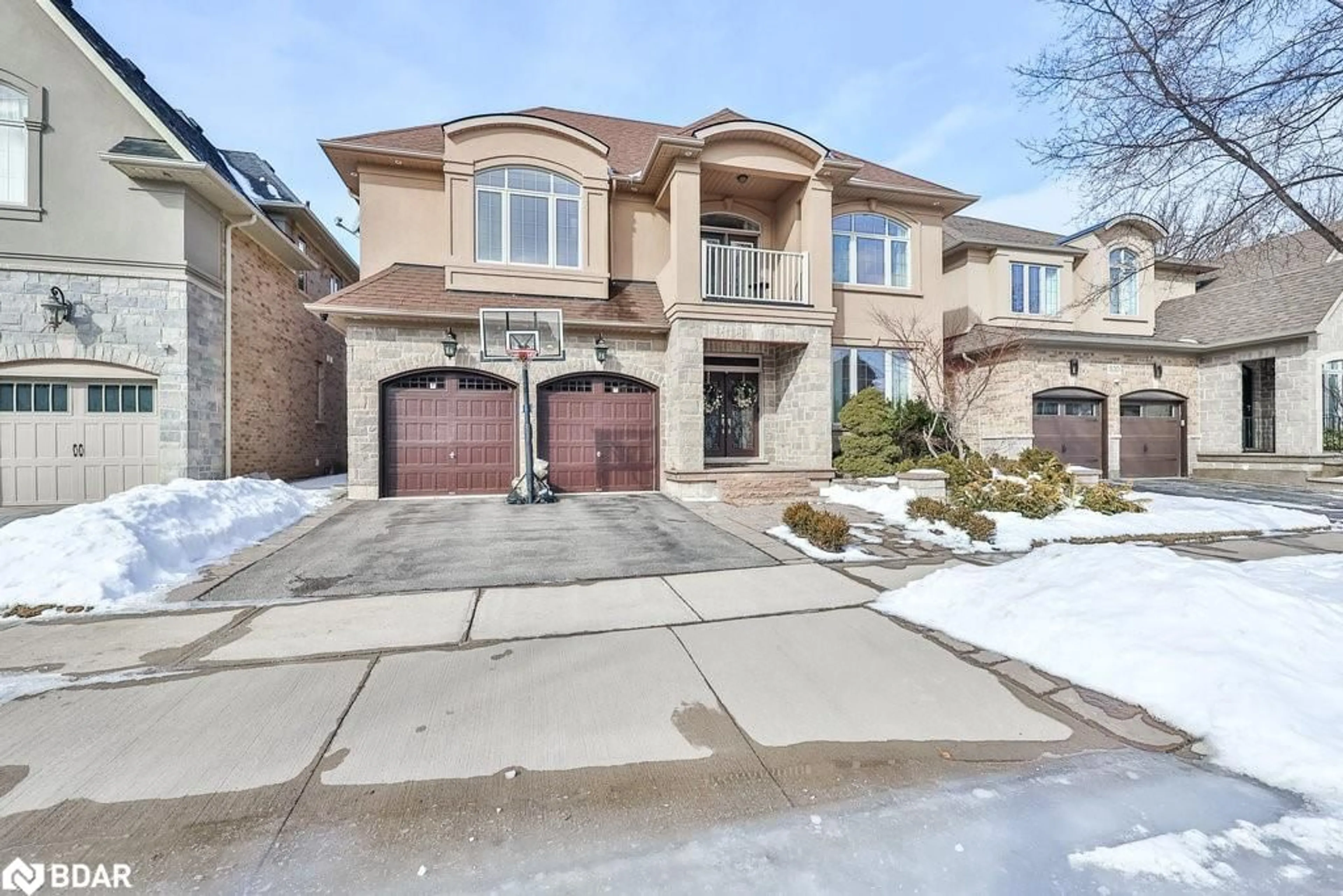 Home with brick exterior material, street for 526 Hidden Trail, Oakville Ontario L6M 0N3