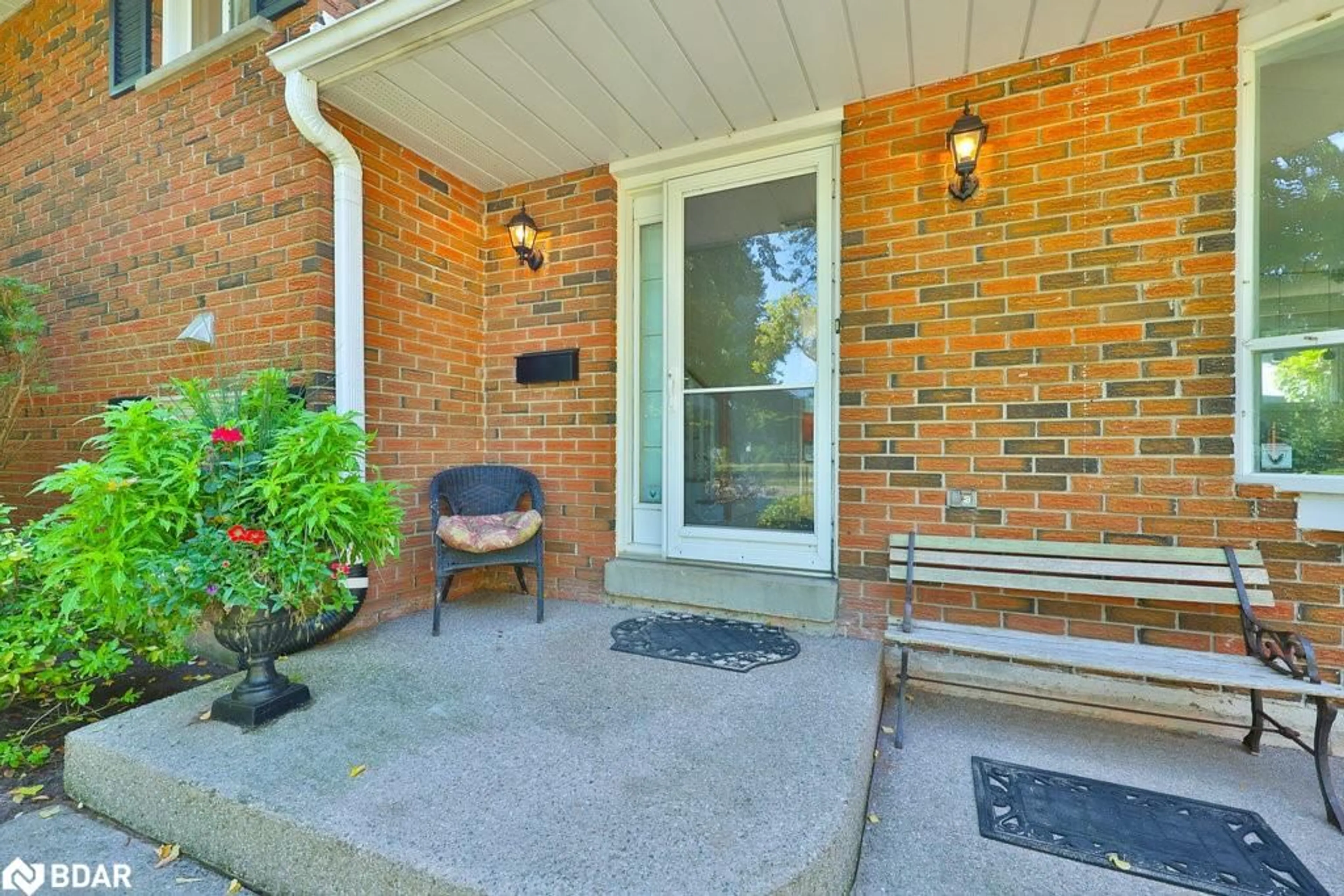 Unknown for 2069 Thornlea Dr, Oakville Ontario L6L 1K4