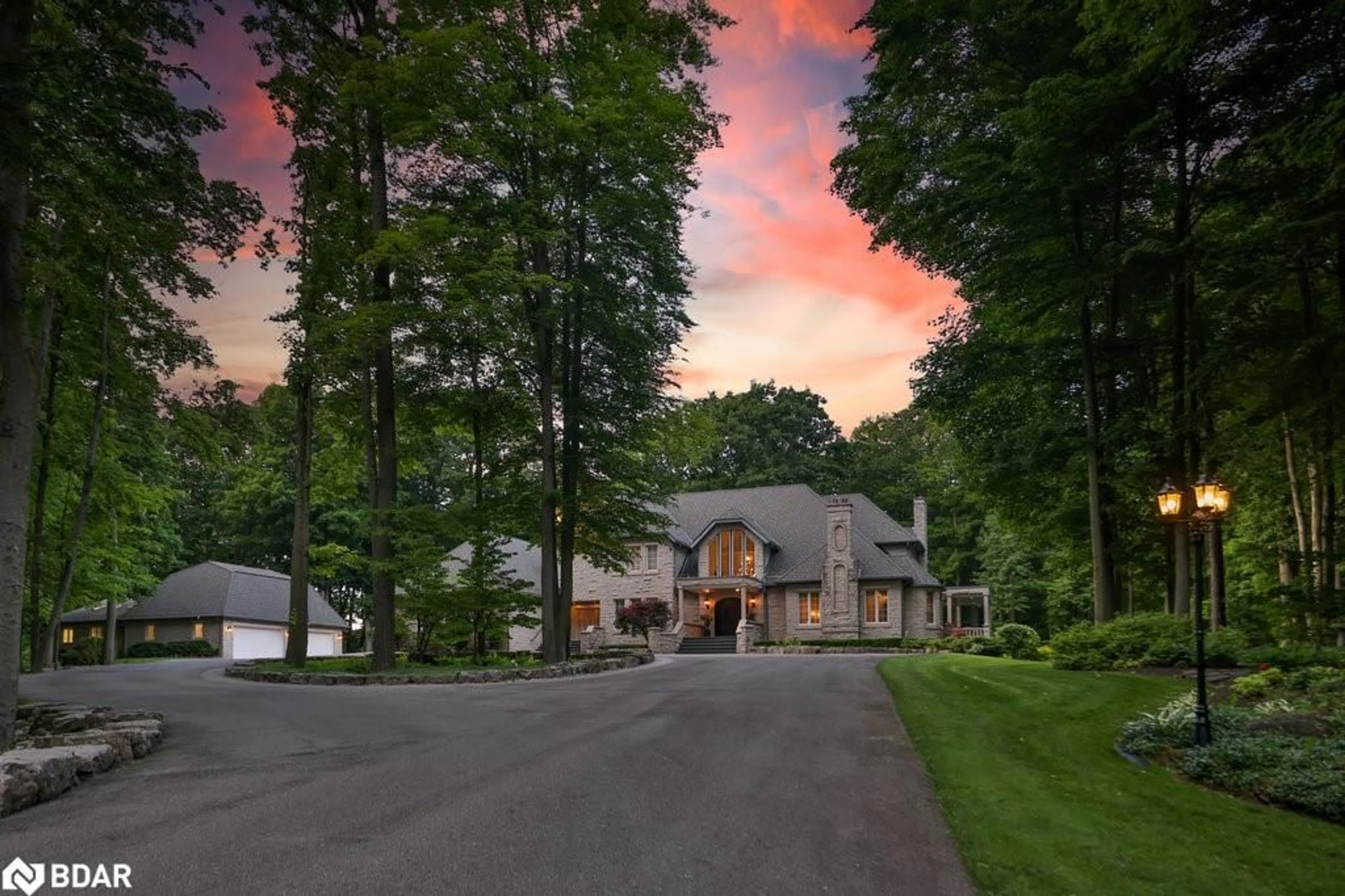 A pic from outside/outdoor area/front of a property/back of a property/a pic from drone, unknown for 3400 Milburough Line, Burlington Ontario L7P 0R4