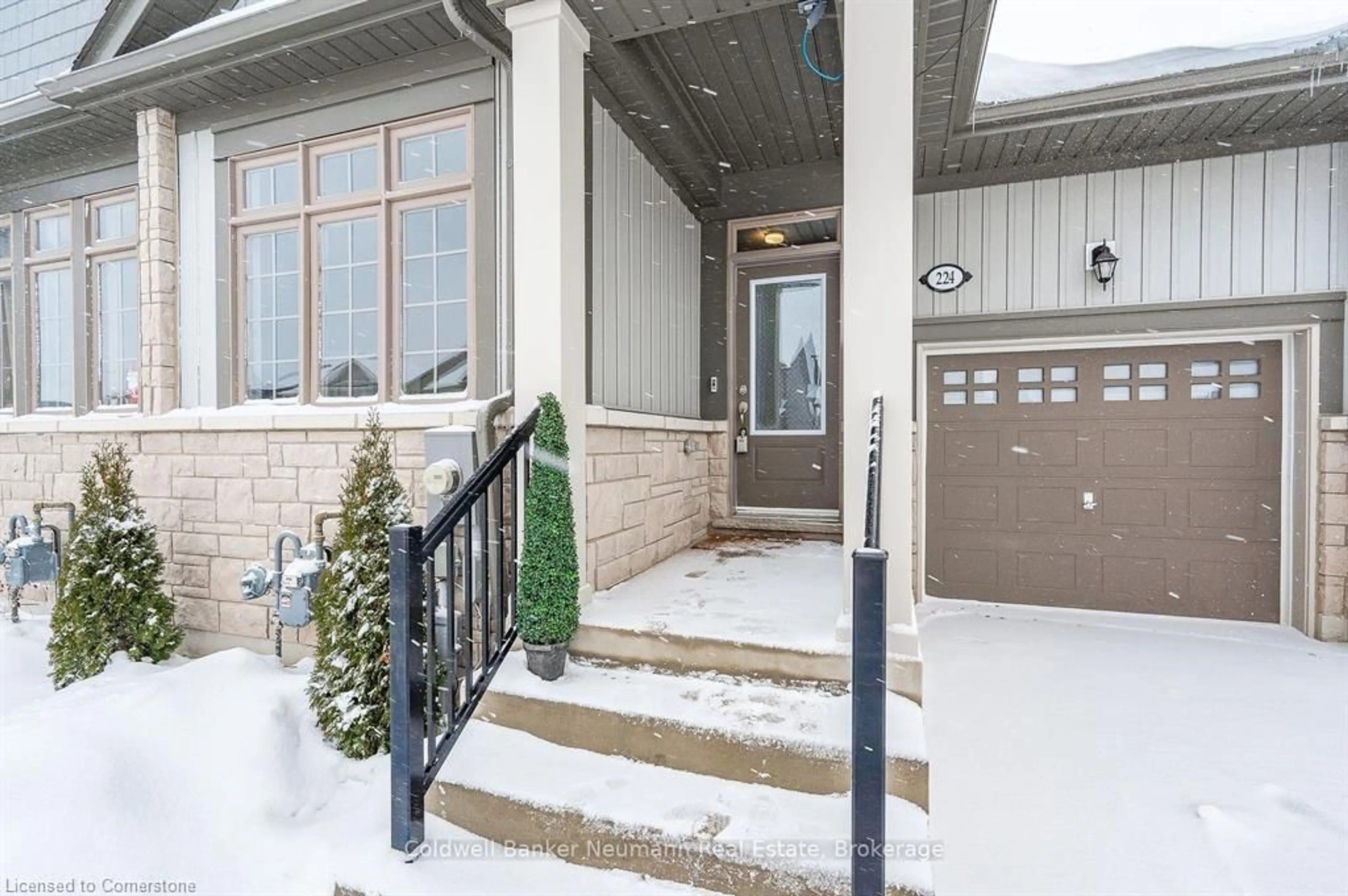 Indoor entryway for 224 Mcfarlane Cres, Fergus Ontario N1M 0G6