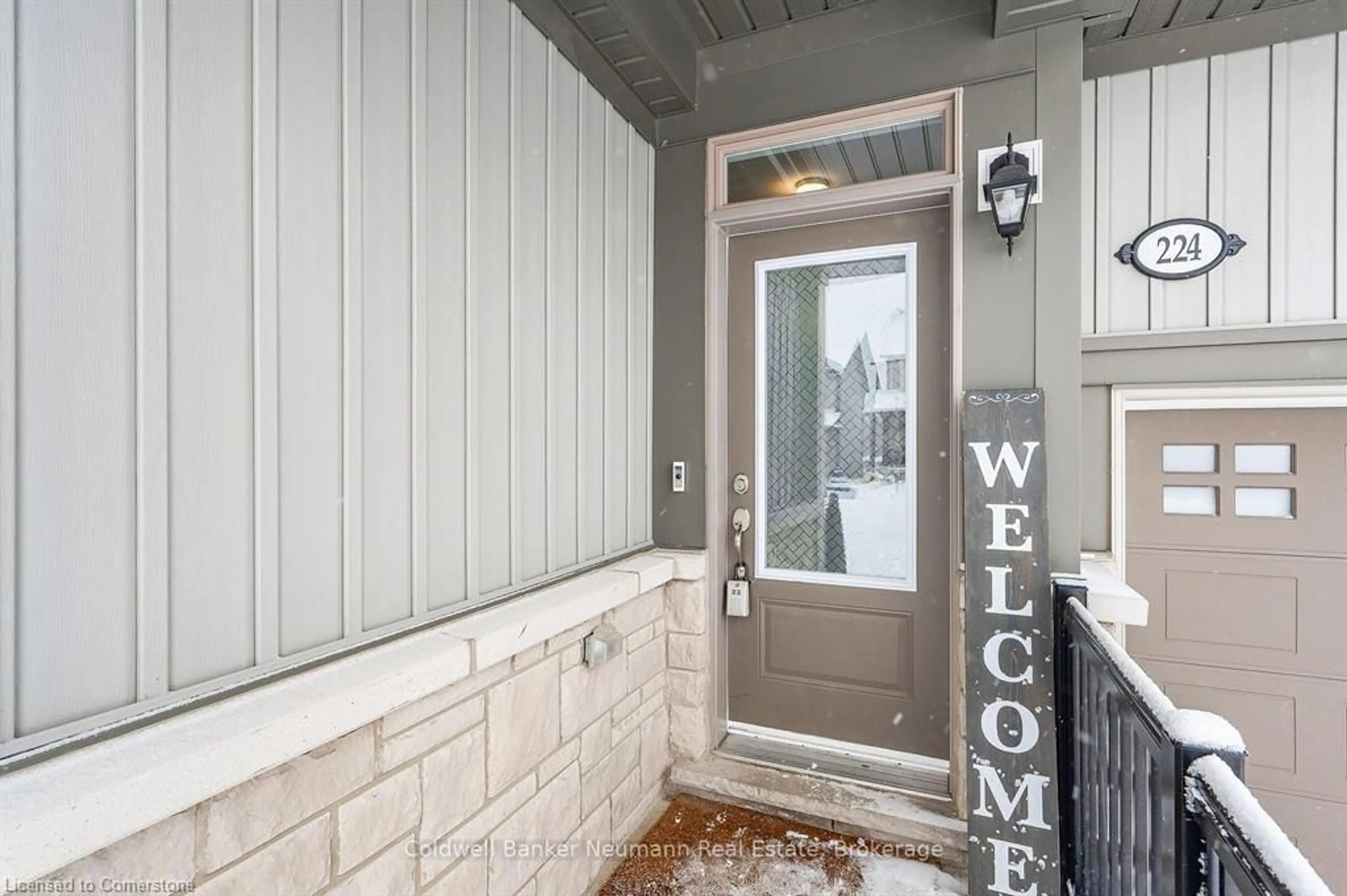 Indoor entryway for 224 Mcfarlane Cres, Fergus Ontario N1M 0G6