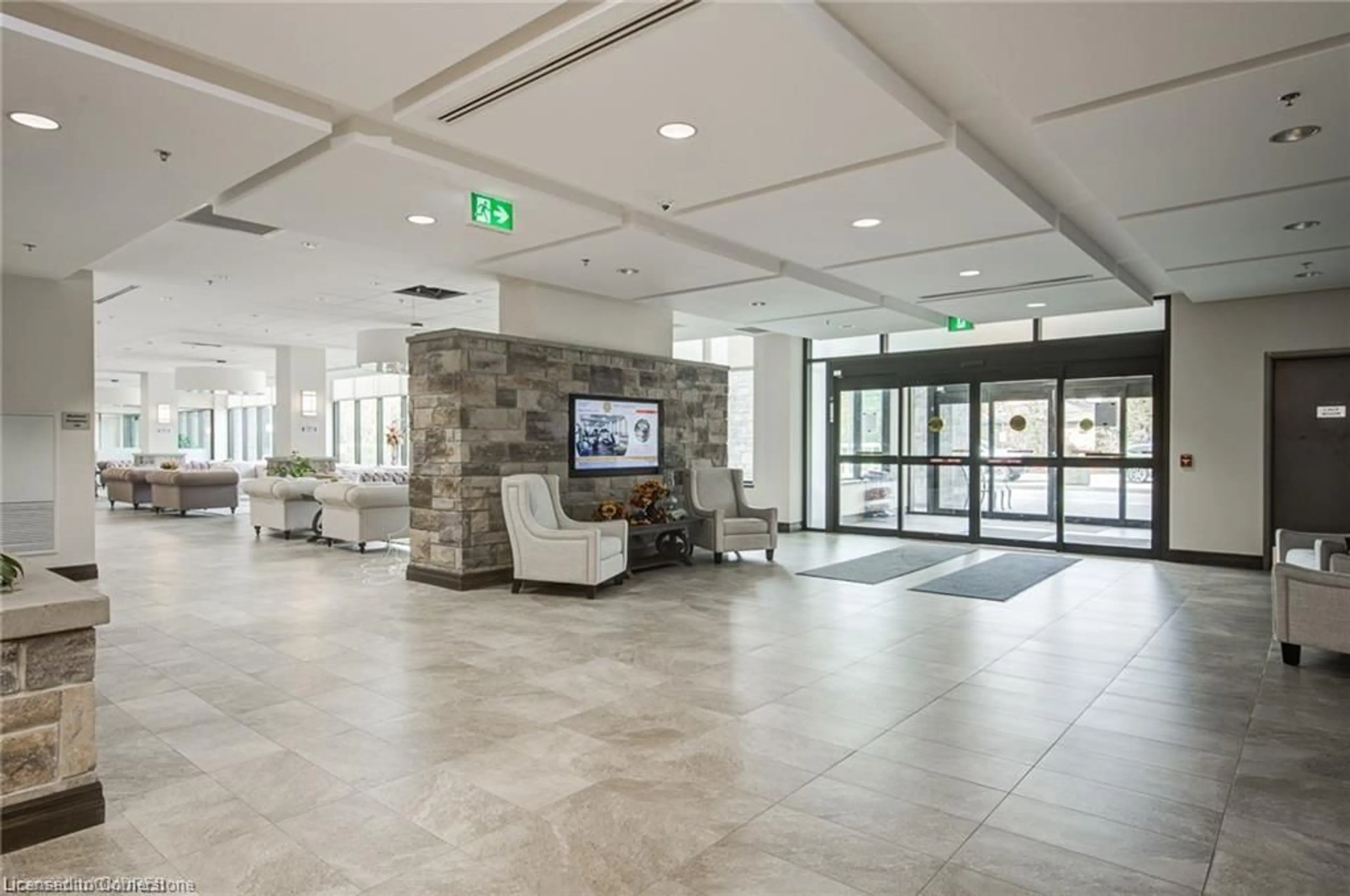 Lobby for 3290 New St #204, Burlington Ontario L7N 1M8