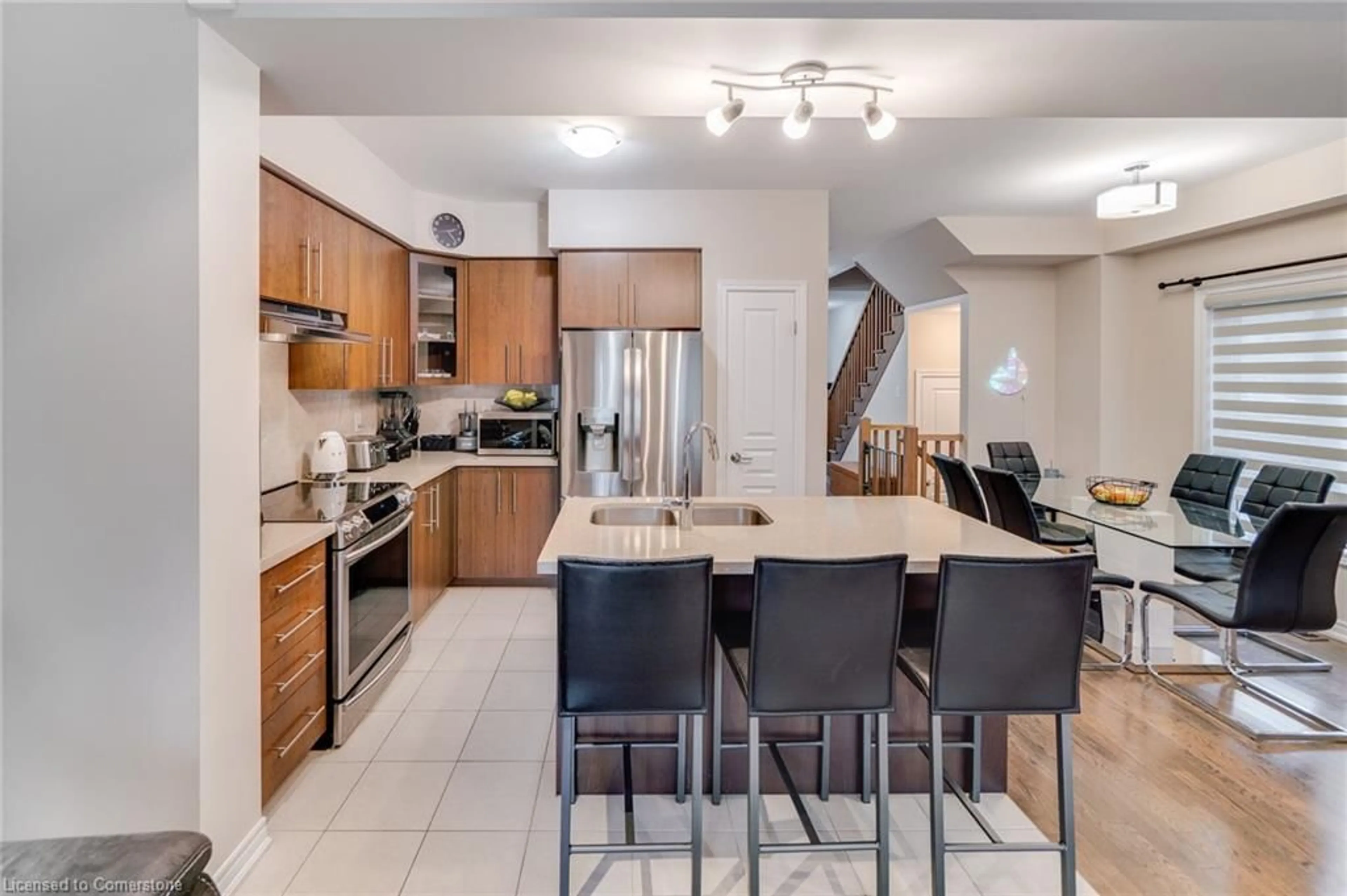 Open concept kitchen, ceramic/tile floor for 162 Westbank Trail, Stoney Creek Ontario L8J 0H3