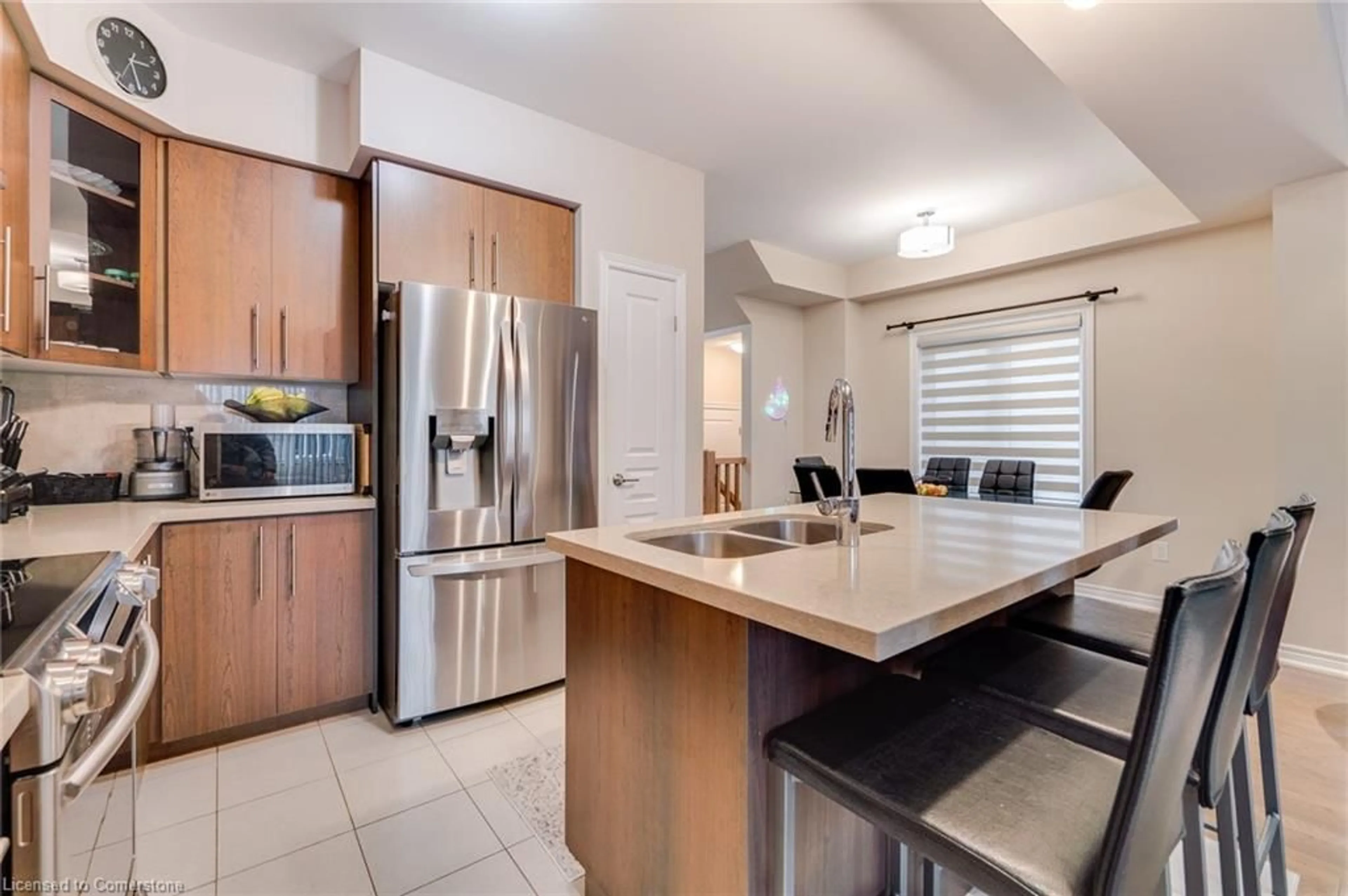 Open concept kitchen, ceramic/tile floor for 162 Westbank Trail, Stoney Creek Ontario L8J 0H3