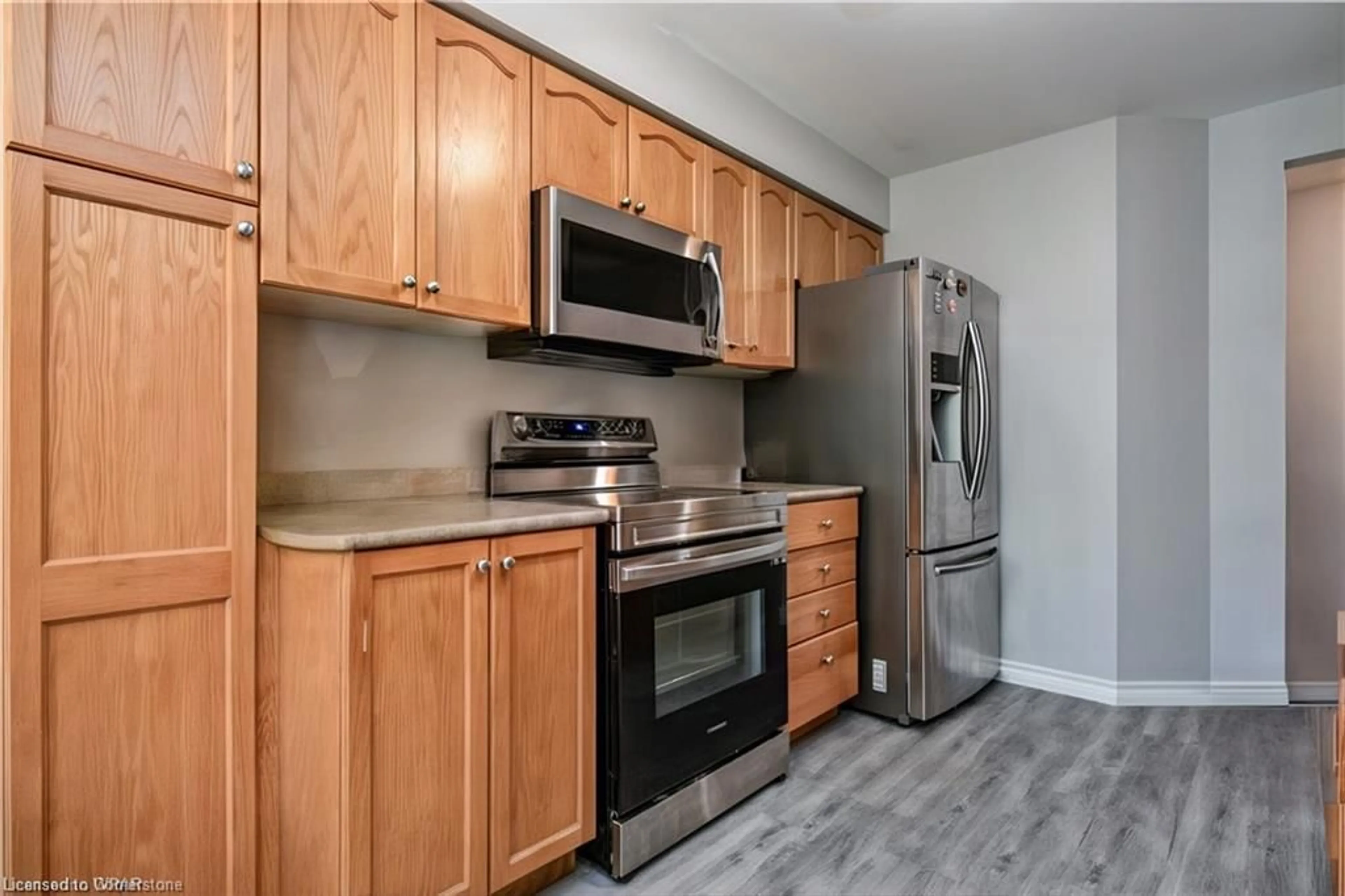 Standard kitchen, wood/laminate floor for 776 Paris Blvd, Waterloo Ontario N2T 2Y1