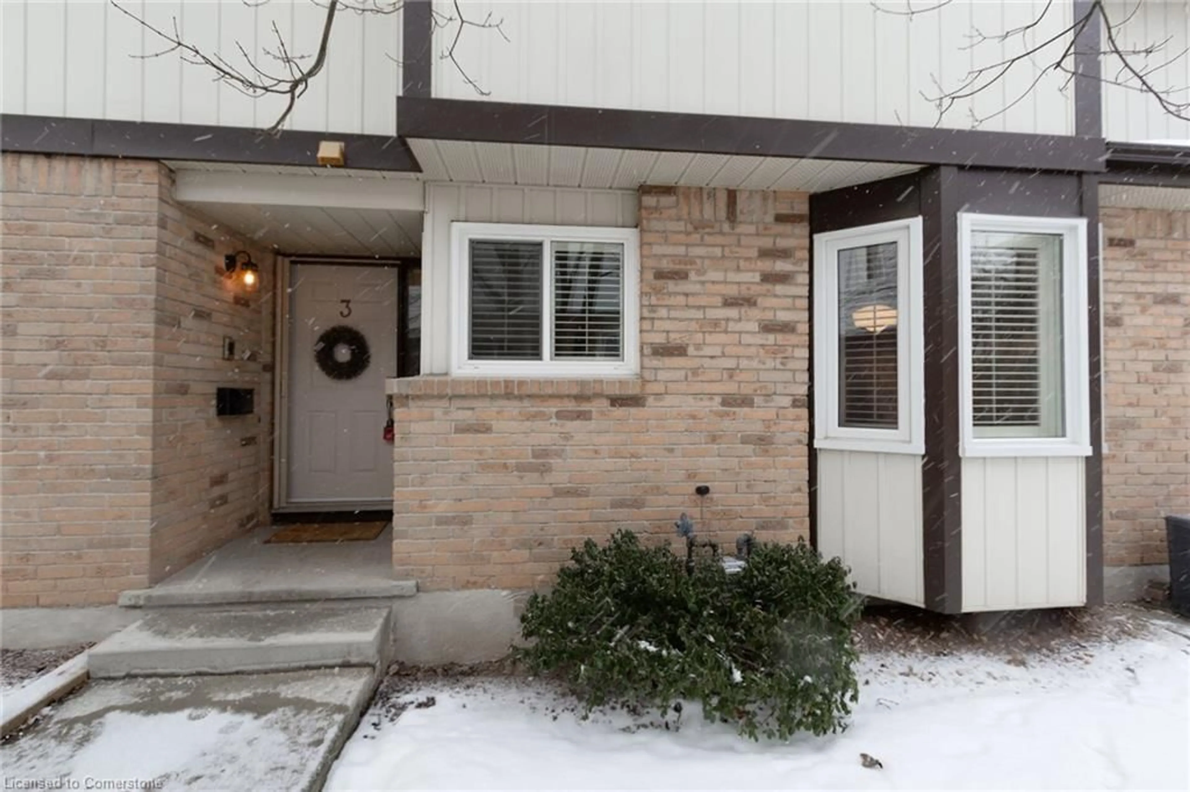 Indoor entryway for 1501 Upper Middle Rd #3, Burlington Ontario L7P 4M5