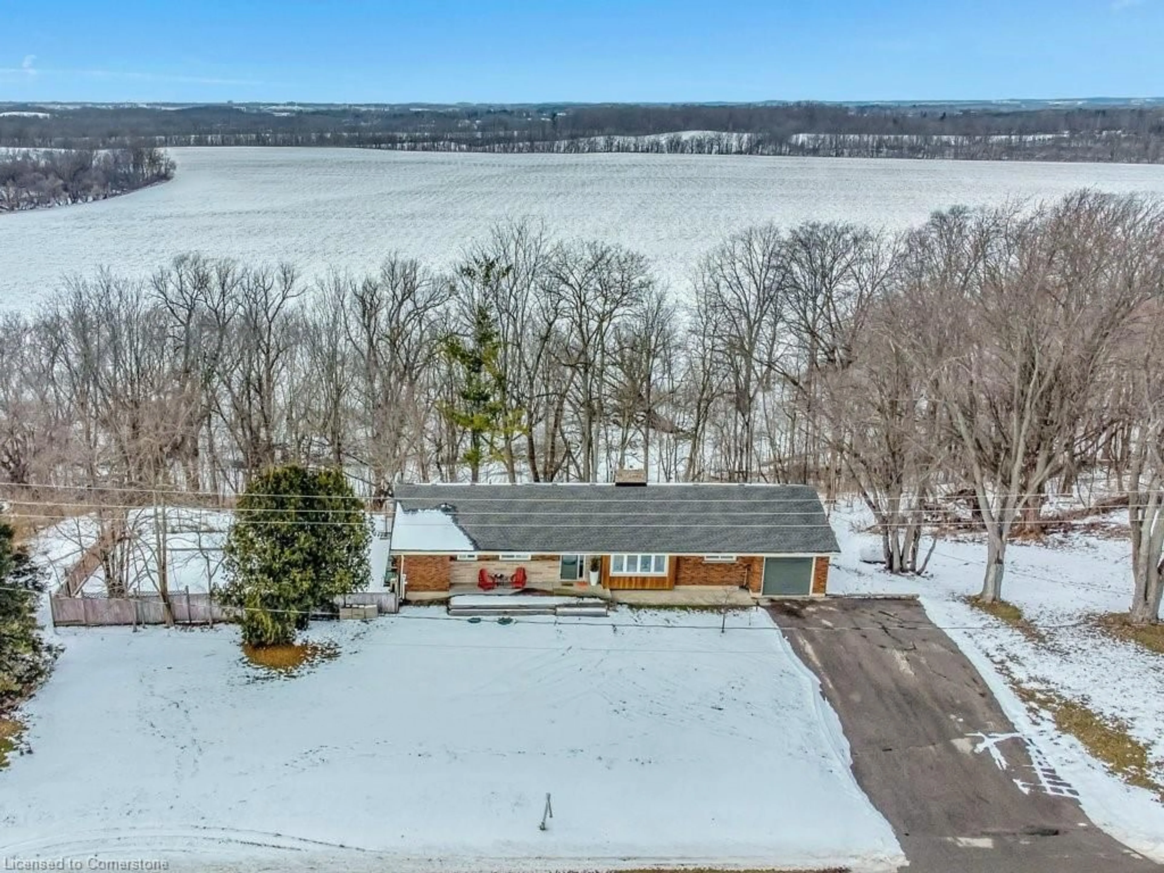 A pic from outside/outdoor area/front of a property/back of a property/a pic from drone, water/lake/river/ocean view for 50 Jerseyville Rd, Brantford Ontario N3T 5M1