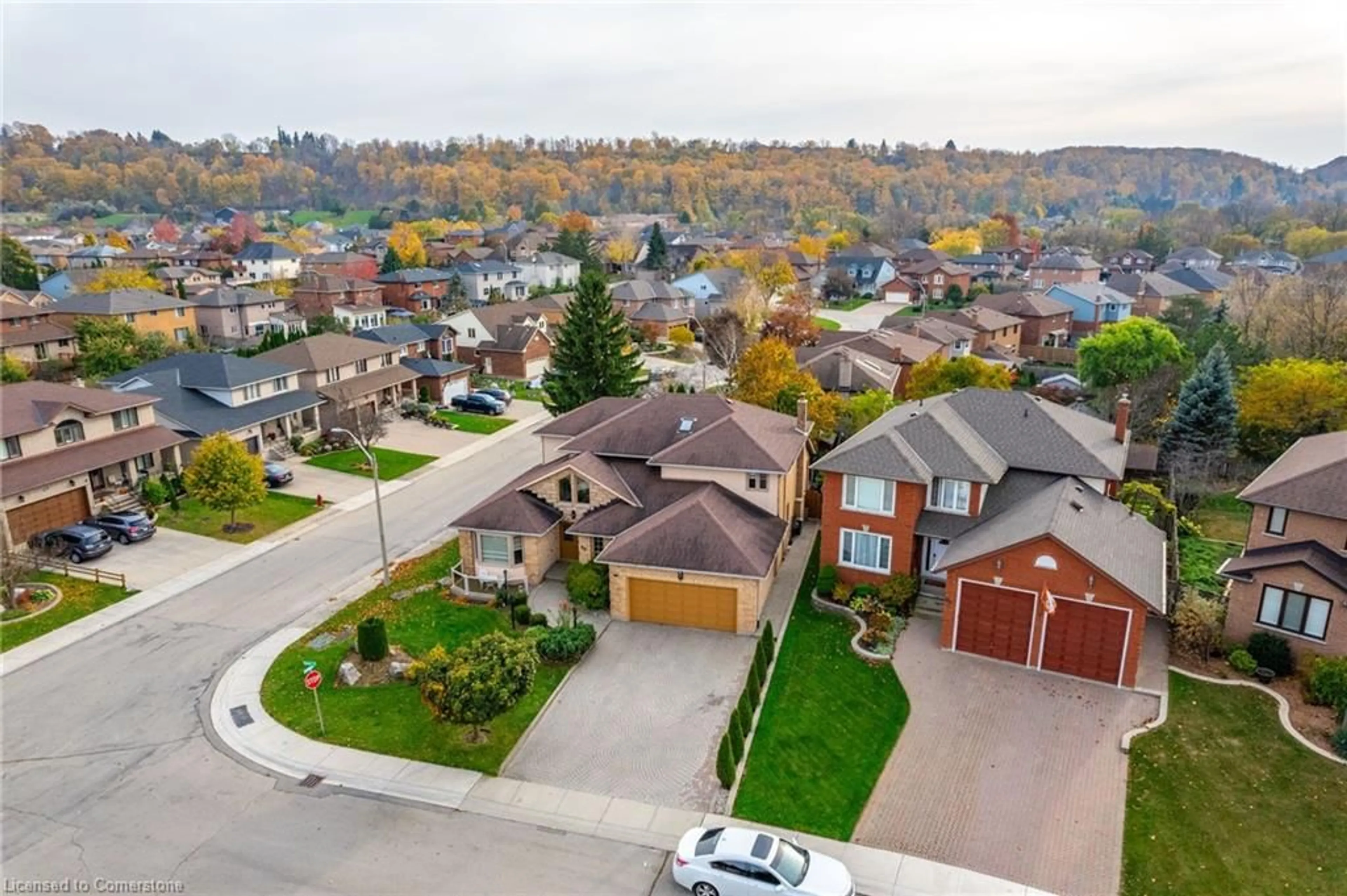 A pic from outside/outdoor area/front of a property/back of a property/a pic from drone, street for 90 Derek Dr, Hamilton Ontario L8G 5A7