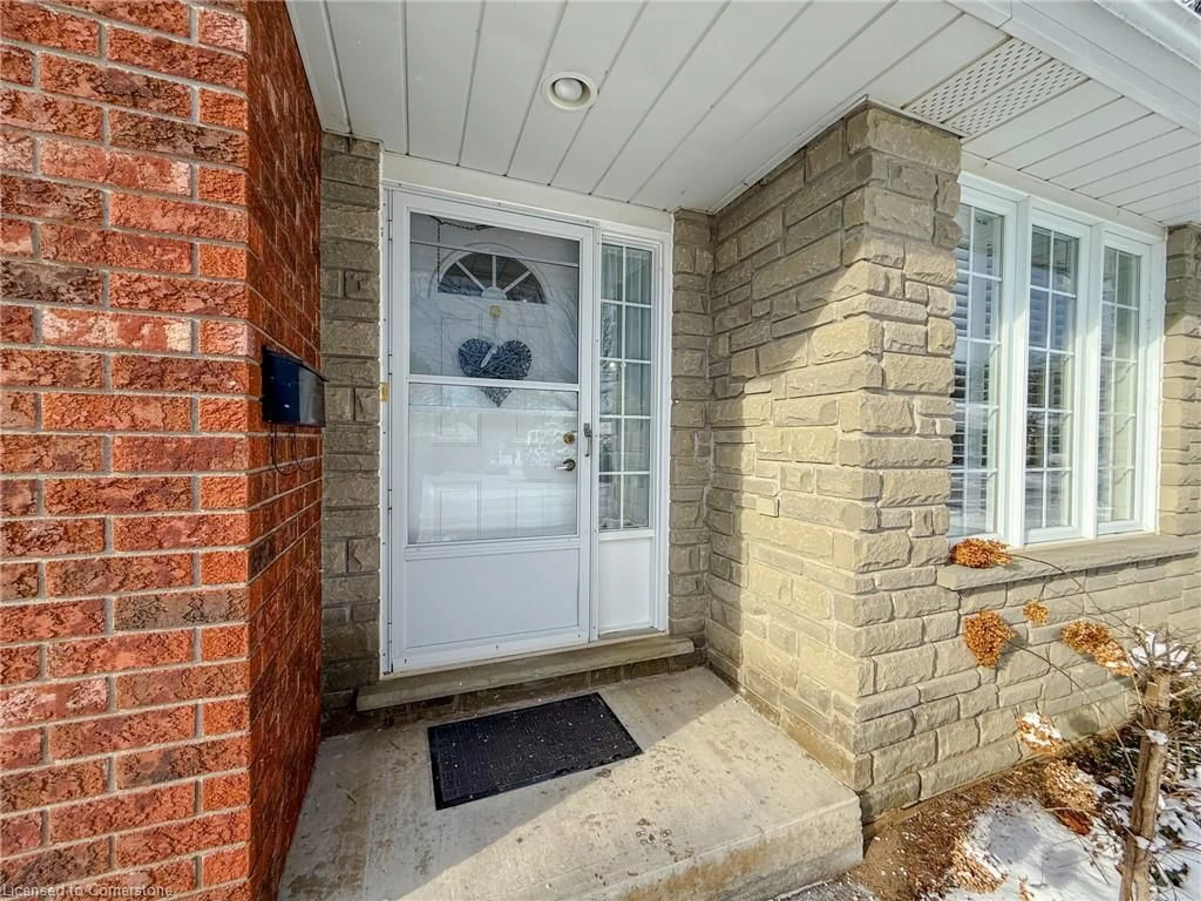 Indoor entryway for 150 Oak St #16, Simcoe Ontario N3Y 5M5