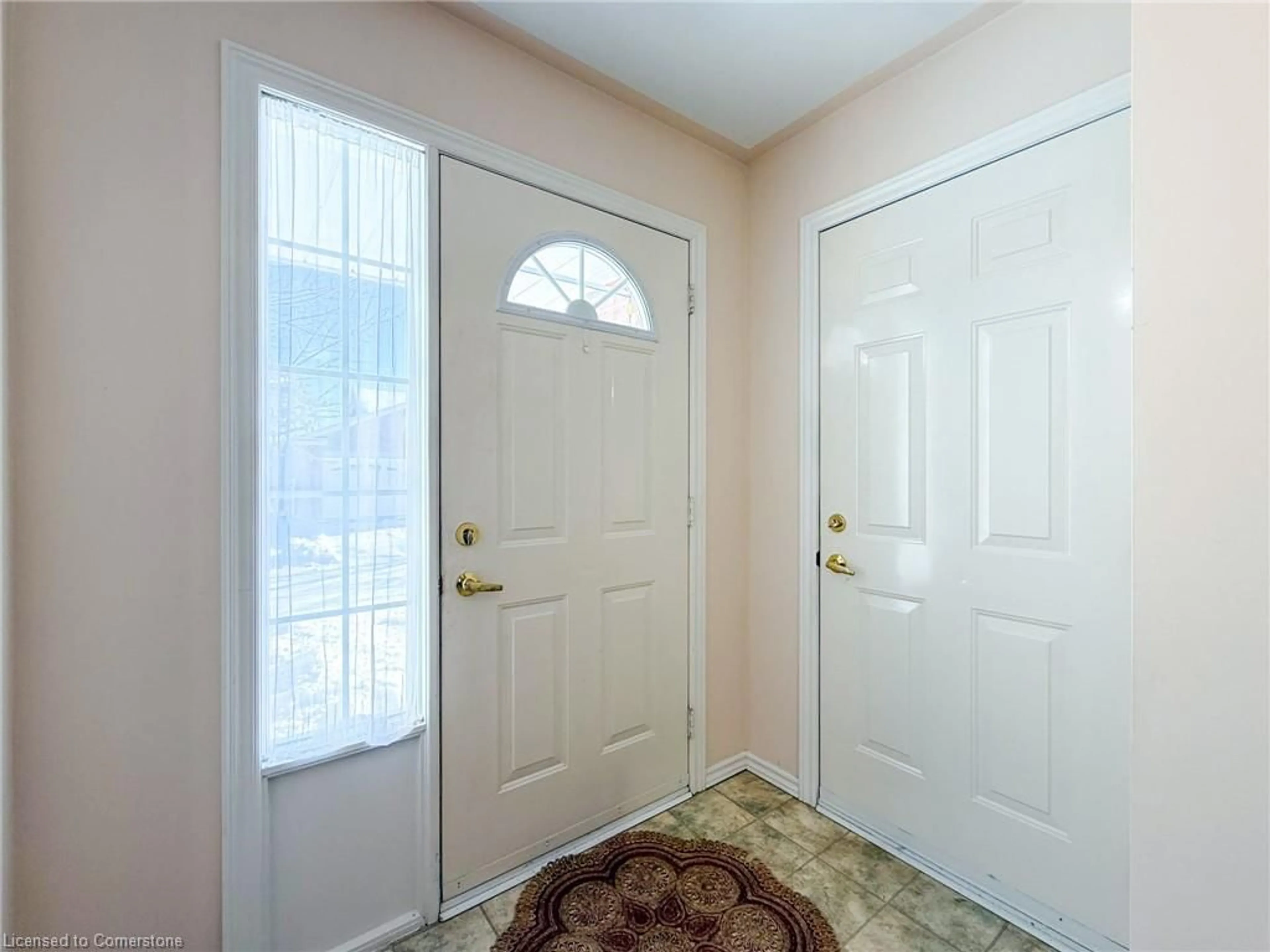 Indoor entryway for 150 Oak St #16, Simcoe Ontario N3Y 5M5