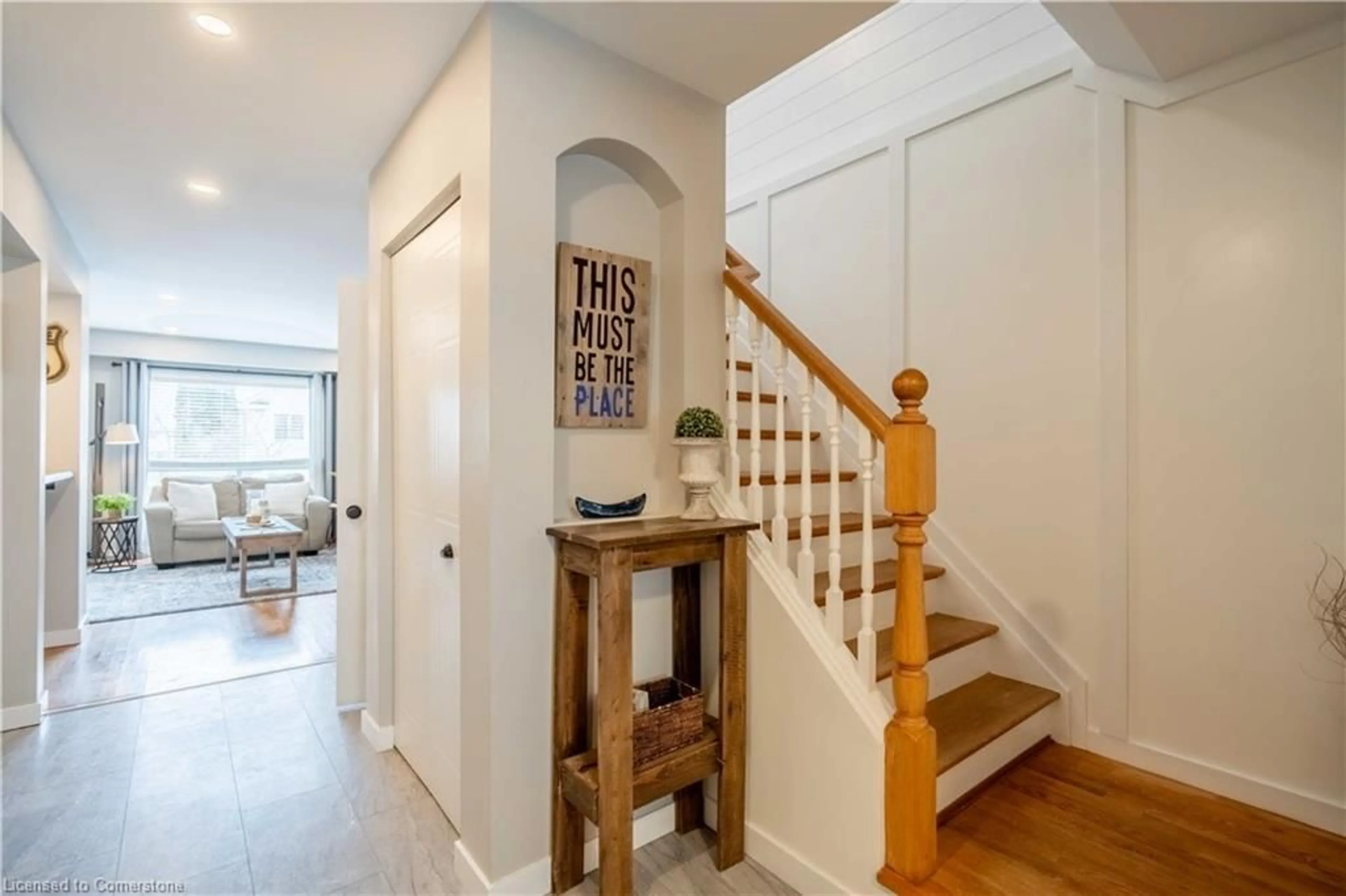 Indoor entryway for 16 Providence Dr, Cambridge Ontario N3H 5P2