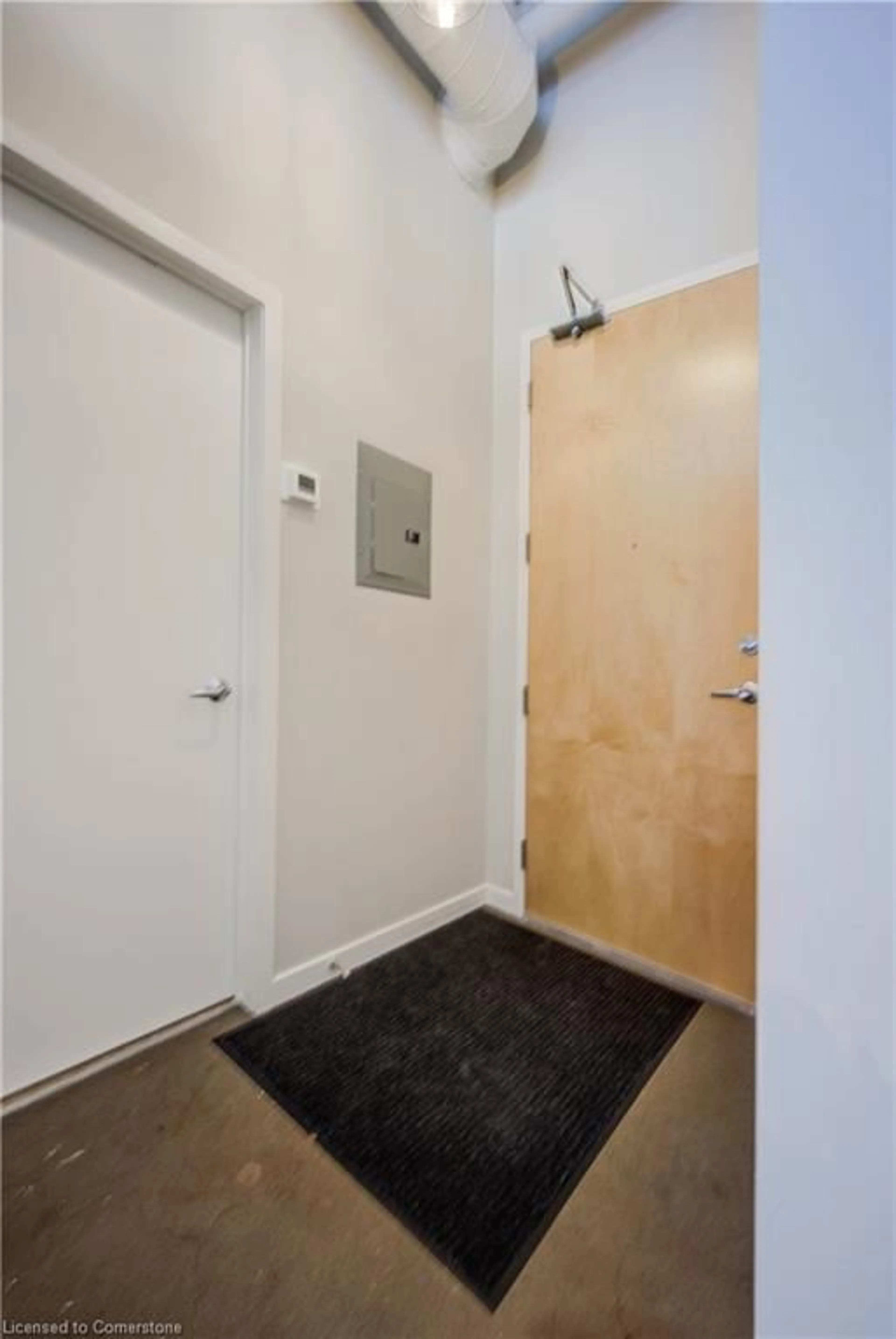 Indoor entryway for 404 King St #102, Kitchener Ontario N2G 4Z9