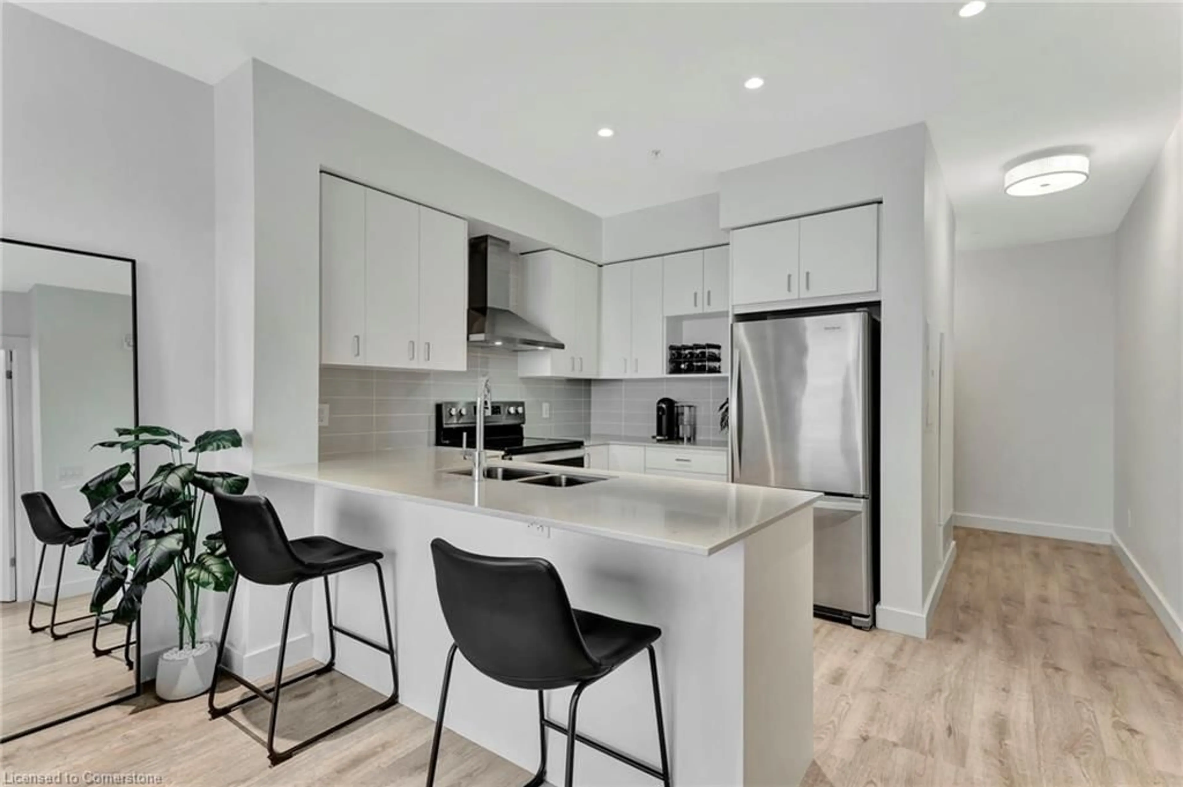 Open concept kitchen, ceramic/tile floor for 50 Grand Avenue S #906, Cambridge Ontario N1S 0C2