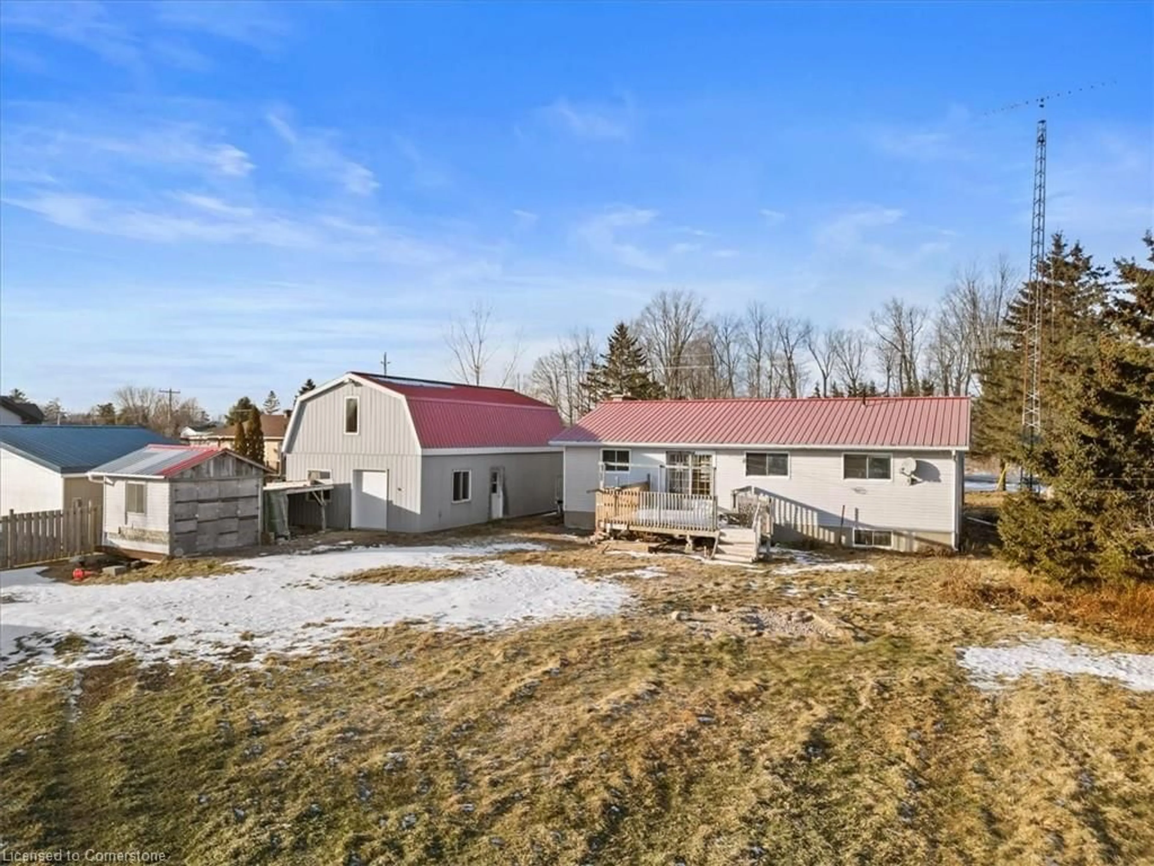 A pic from outside/outdoor area/front of a property/back of a property/a pic from drone, building for 3062 Old Hwy 17, Clarence-Rockland Ontario K4K 1W3