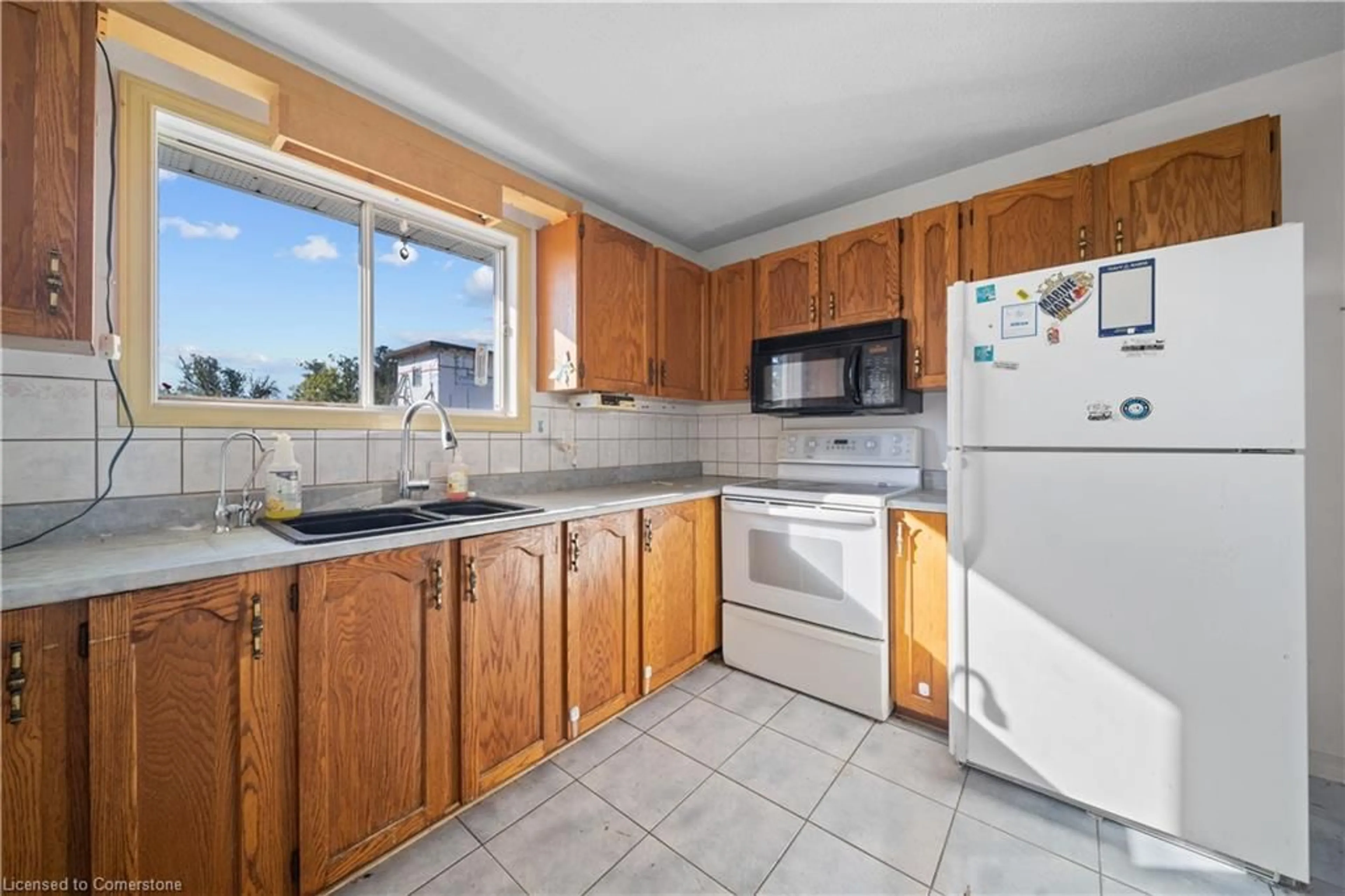 Standard kitchen, ceramic/tile floor for 3062 Old Hwy 17, Clarence-Rockland Ontario K4K 1W3