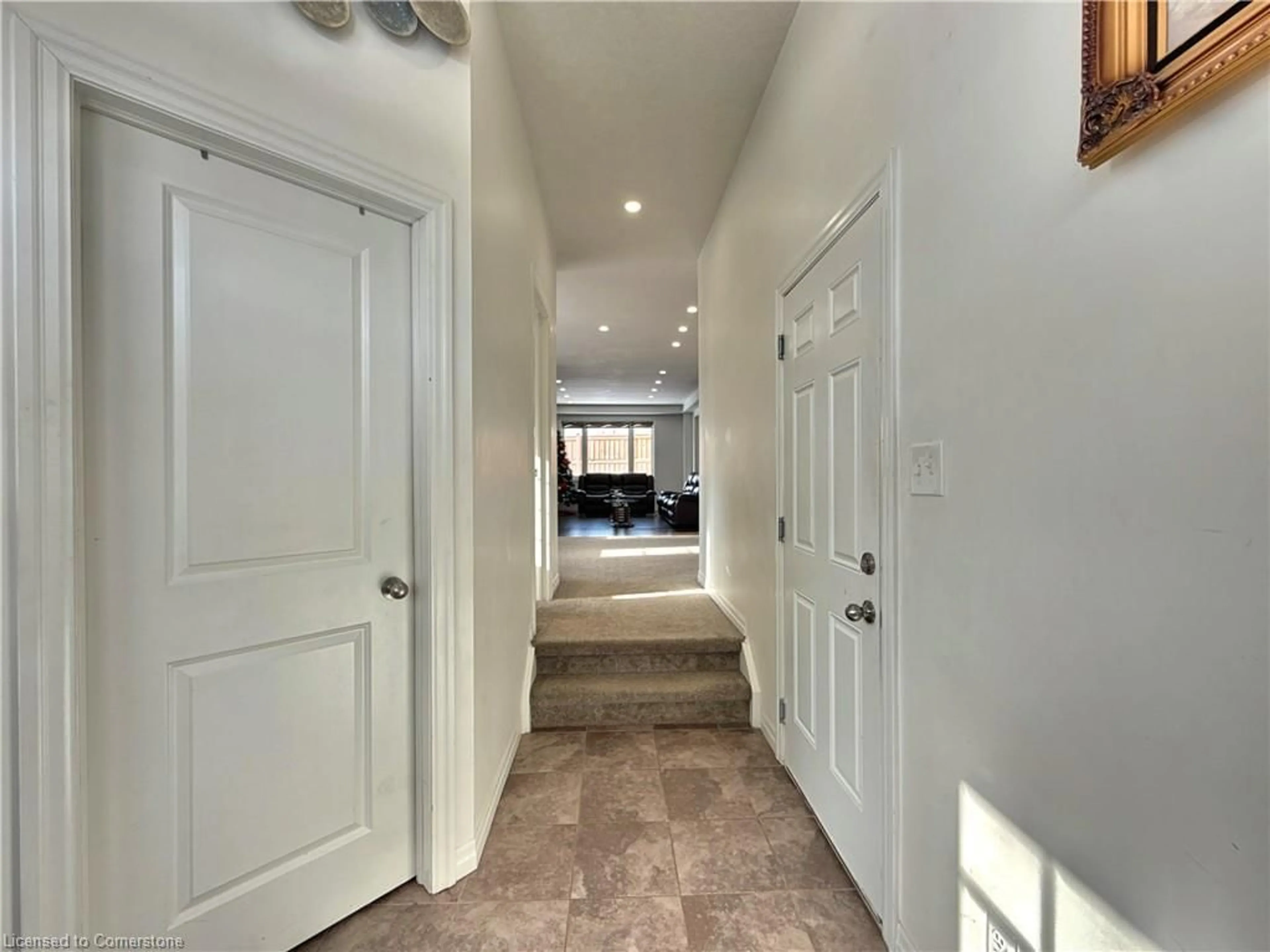 Indoor entryway for 82 Castlebay St, Waterloo Ontario N2R 0G8