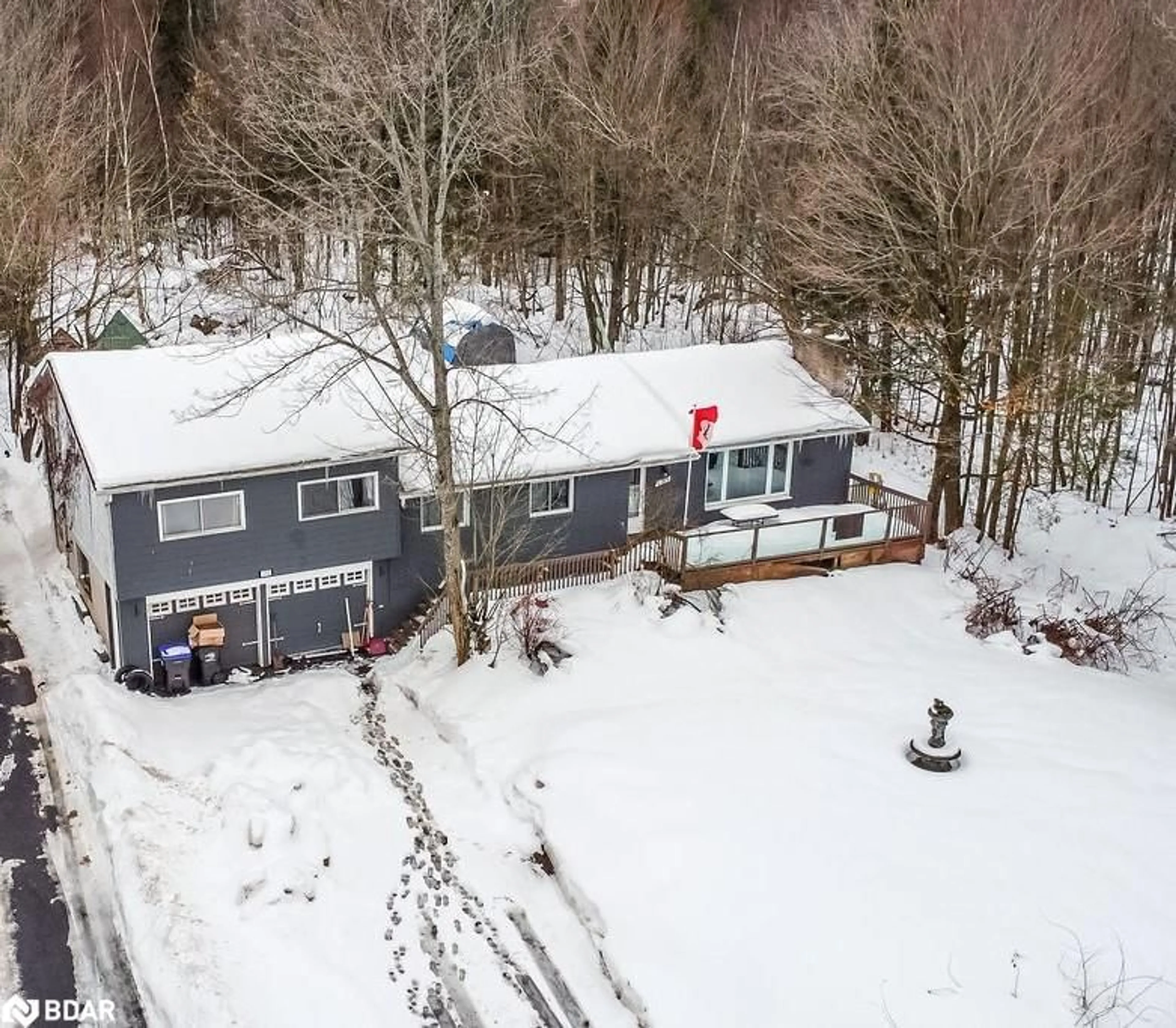 A pic from outside/outdoor area/front of a property/back of a property/a pic from drone, unknown for 195 Bayview Ave, Port McNicoll Ontario L0K 1R0