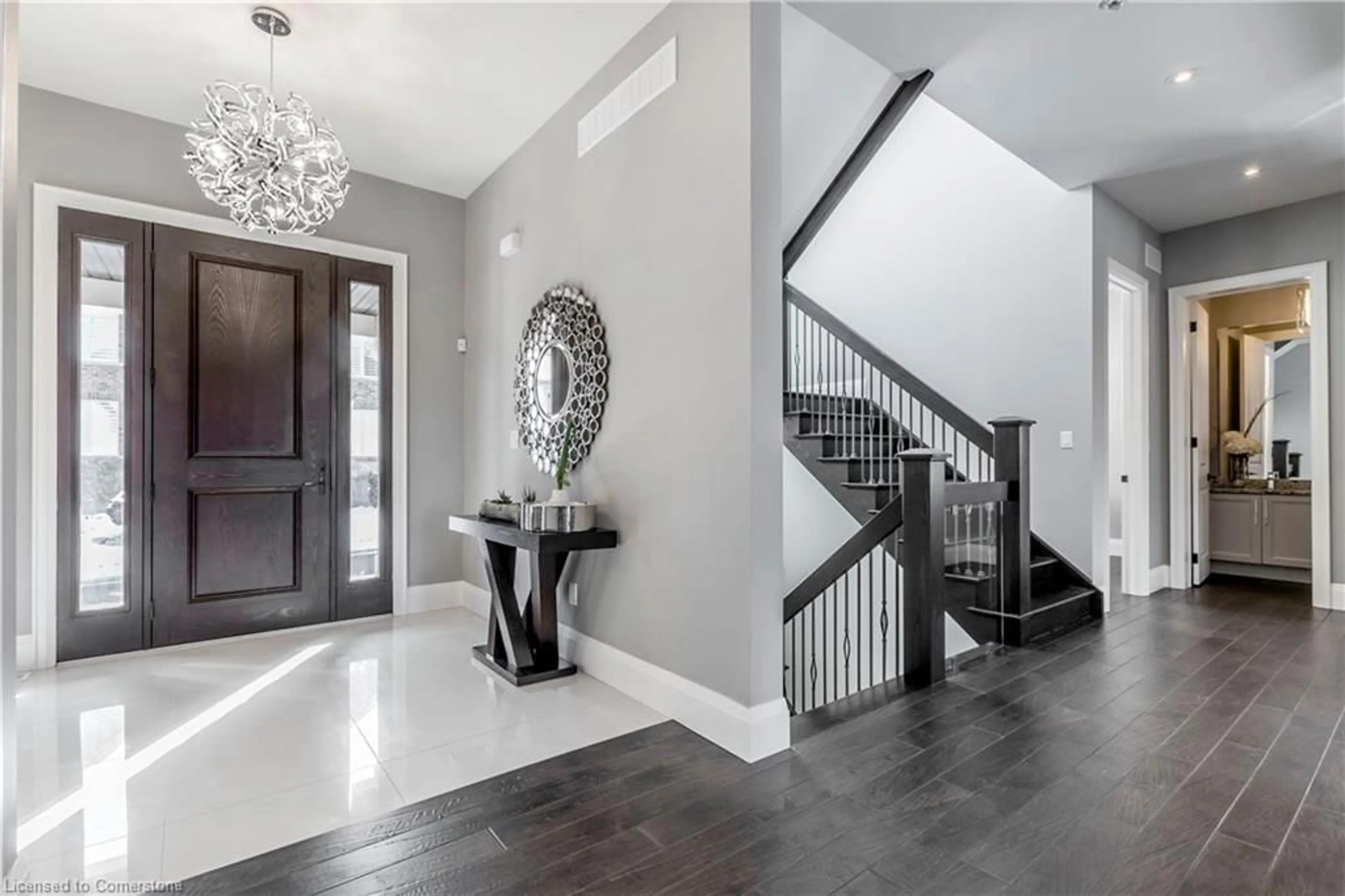 Indoor entryway for 4-258 Edgewater Cres, Kitchener Ontario N2A 4M2